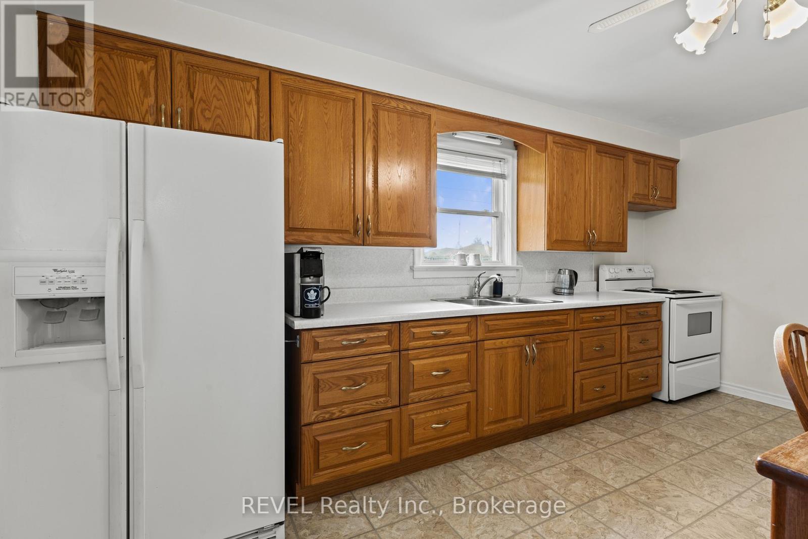 32 Thompson Avenue, Thorold, Ontario  L2V 2N1 - Photo 13 - X12989146
