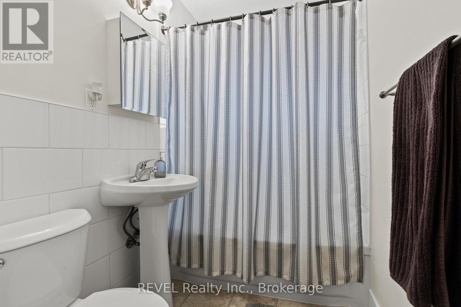 32 Thompson Avenue, Thorold, Ontario  L2V 2N1 - Photo 17 - X12989146