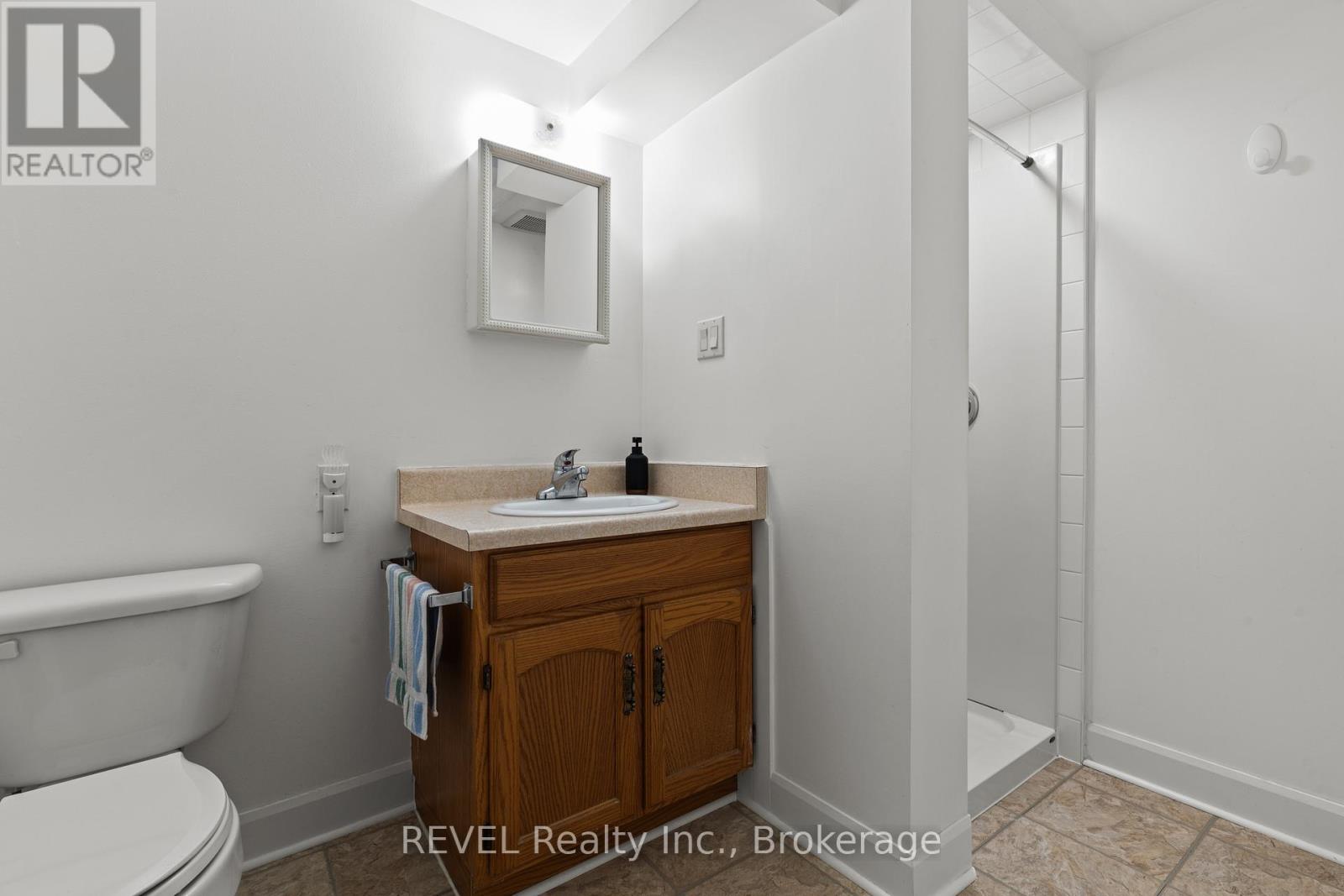 32 Thompson Avenue, Thorold, Ontario  L2V 2N1 - Photo 21 - X12989146