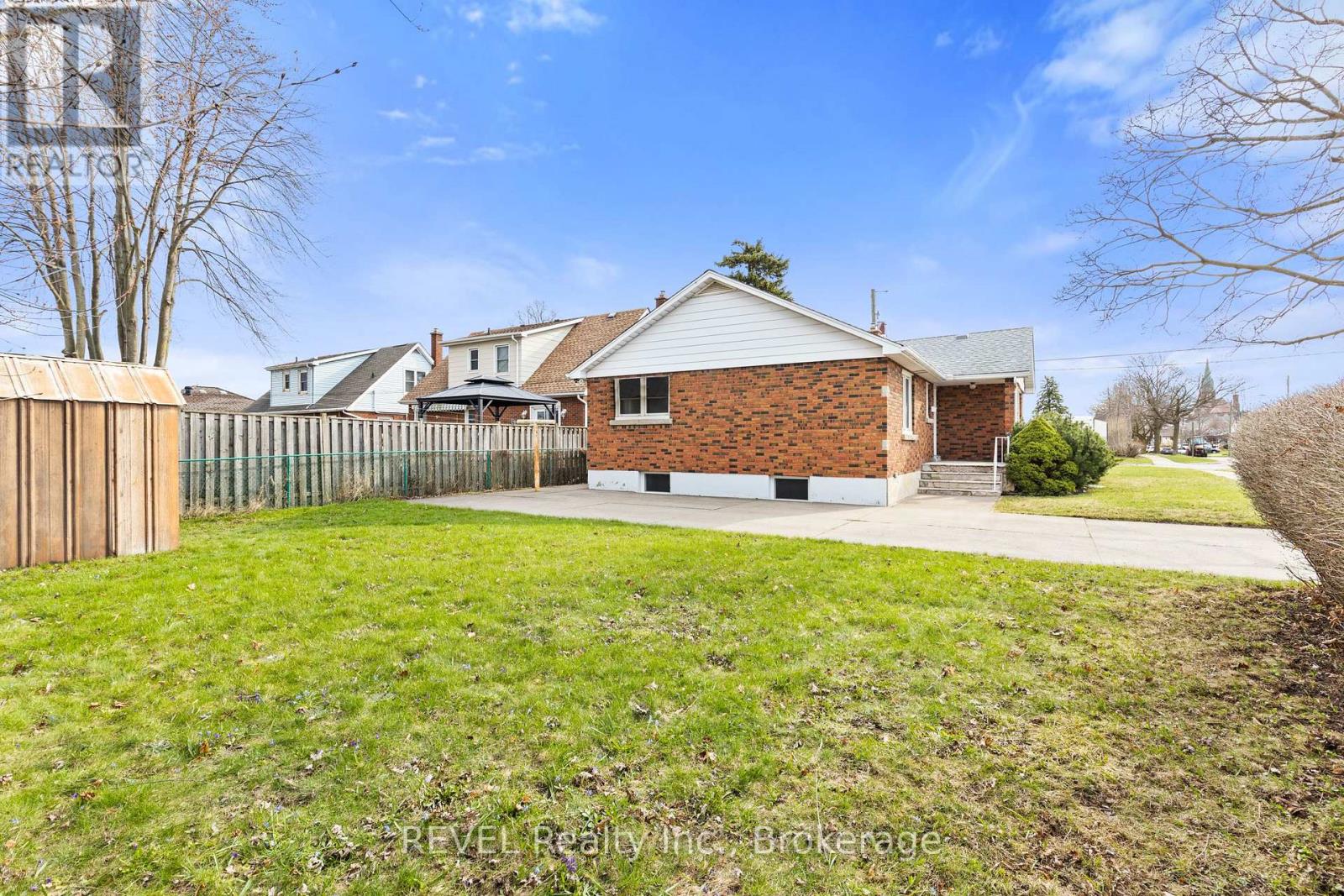 32 Thompson Avenue, Thorold, Ontario  L2V 2N1 - Photo 25 - X12989146