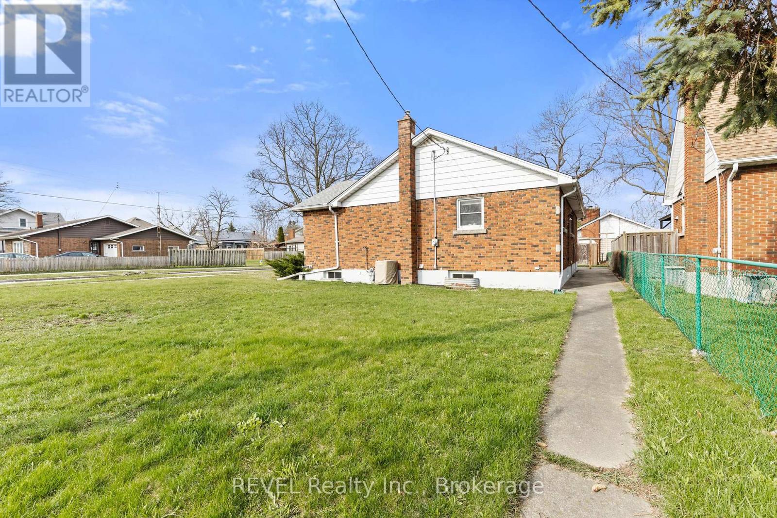 32 Thompson Avenue, Thorold, Ontario  L2V 2N1 - Photo 28 - X12989146
