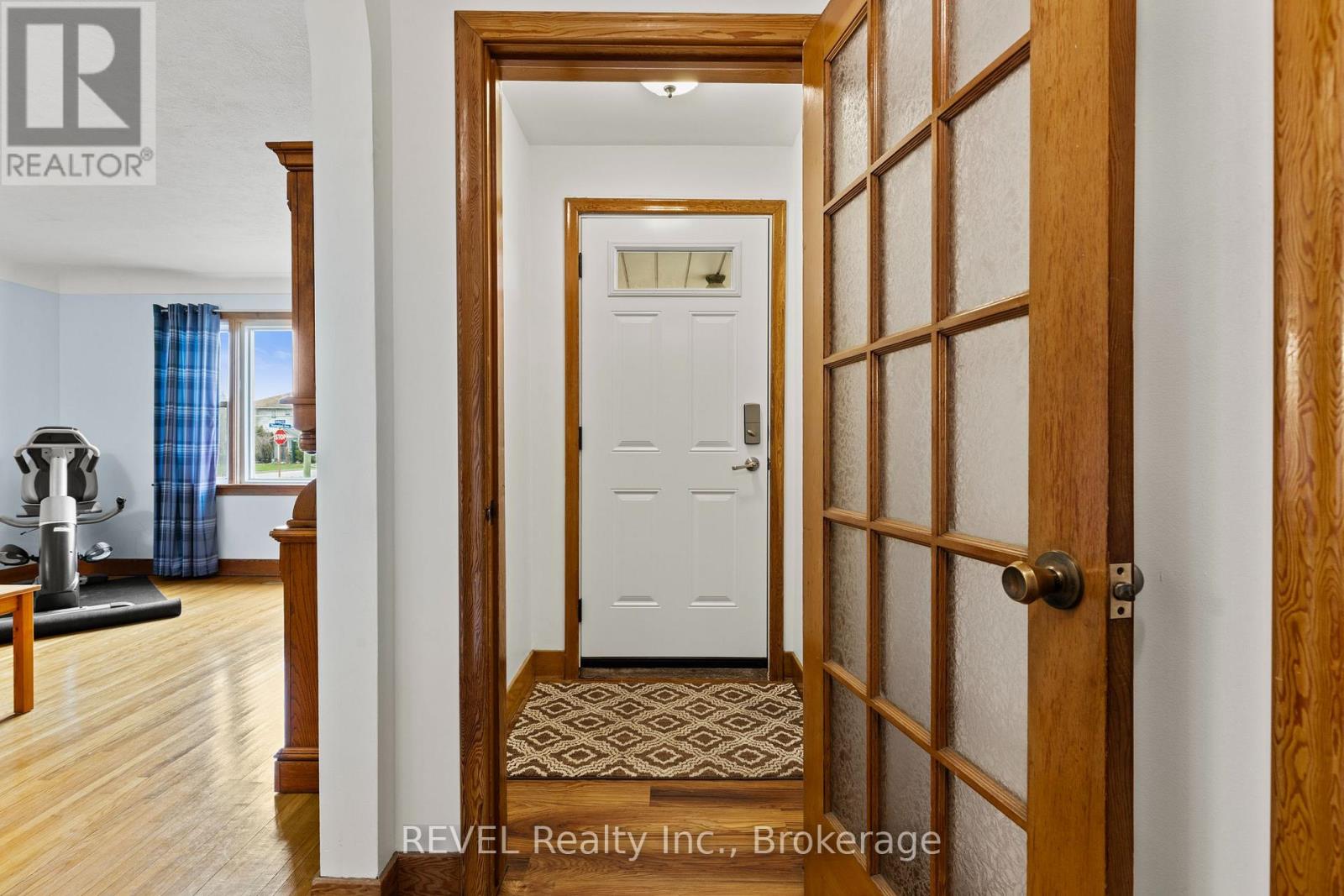 32 Thompson Avenue, Thorold, Ontario  L2V 2N1 - Photo 5 - X12989146