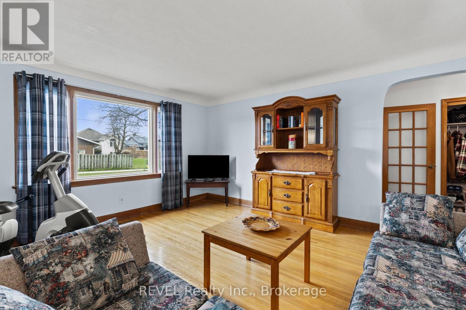 32 Thompson Avenue, Thorold, Ontario  L2V 2N1 - Photo 8 - X12989146