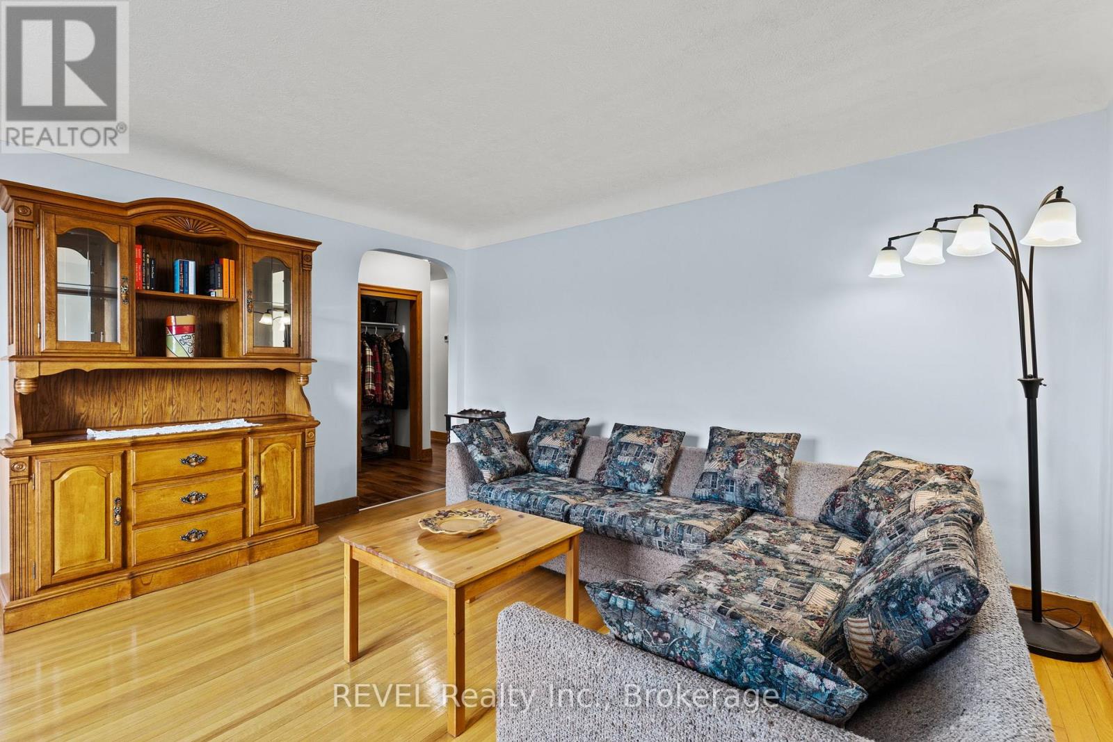 32 Thompson Avenue, Thorold, Ontario  L2V 2N1 - Photo 9 - X12989146