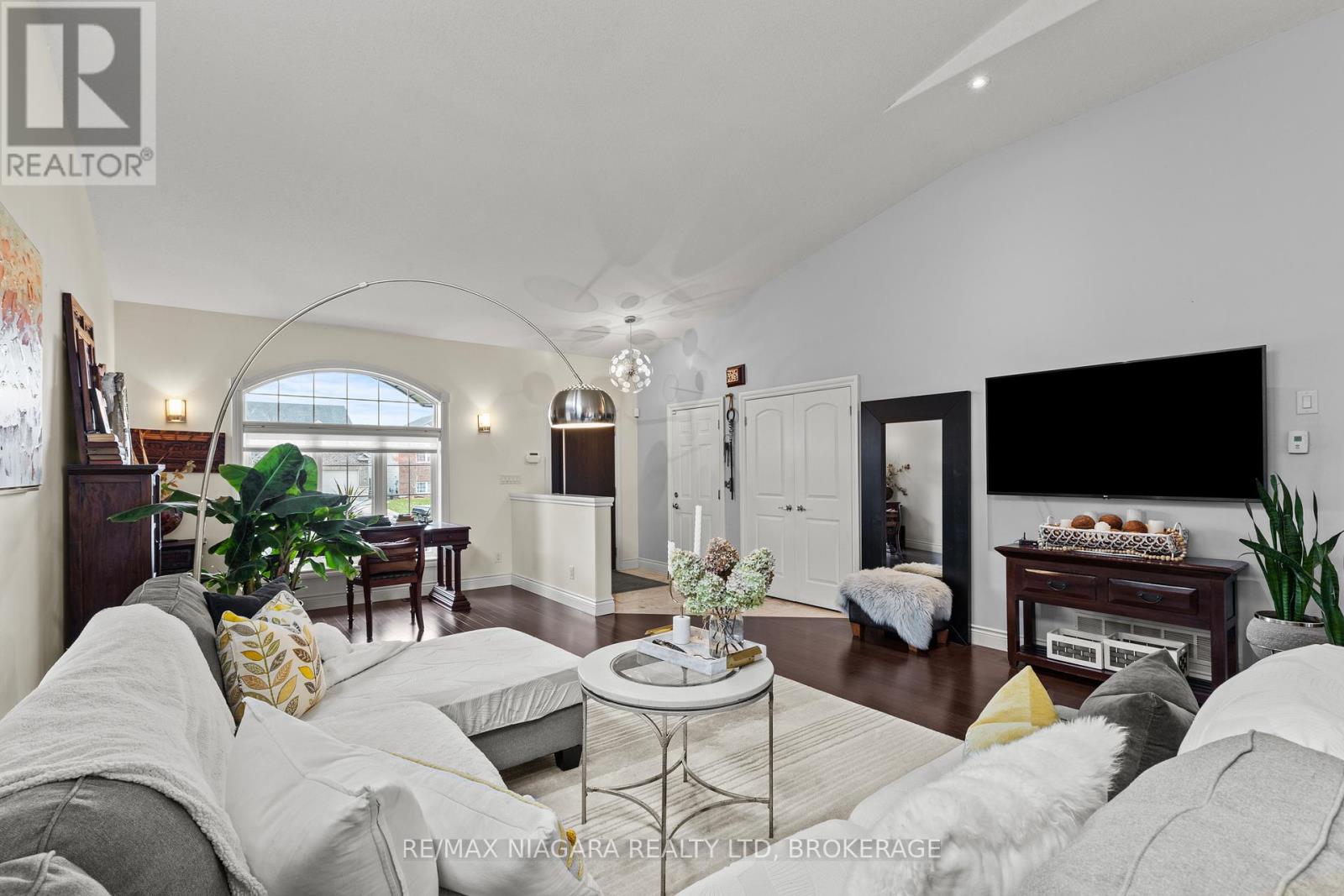 9147 Hendershot Boulevard, Niagara Falls, Ontario  L2H 0E3 - Photo 11 - X12993284
