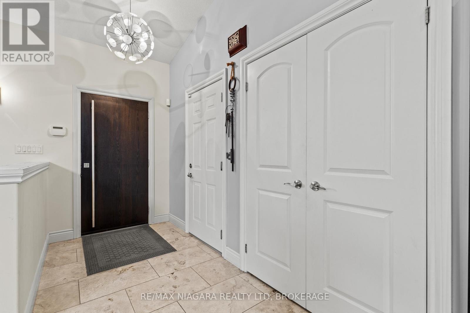 9147 Hendershot Boulevard, Niagara Falls, Ontario  L2H 0E3 - Photo 7 - X12993284