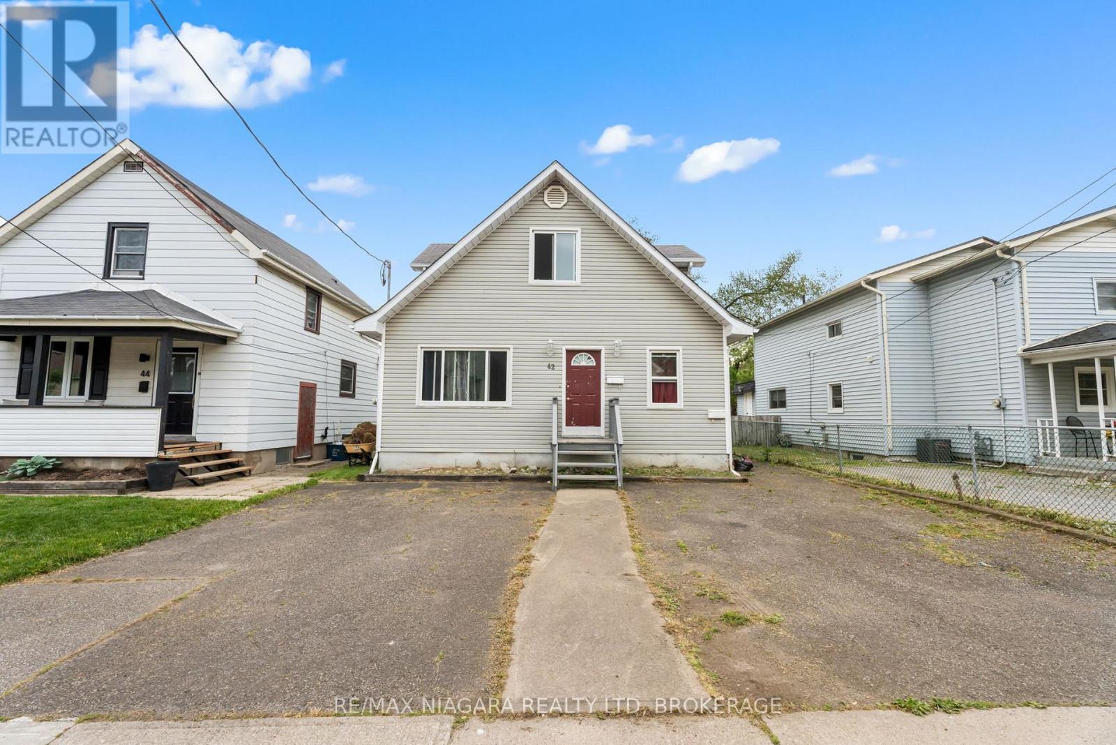42 VINE STREET, St. Catharines, Ontario