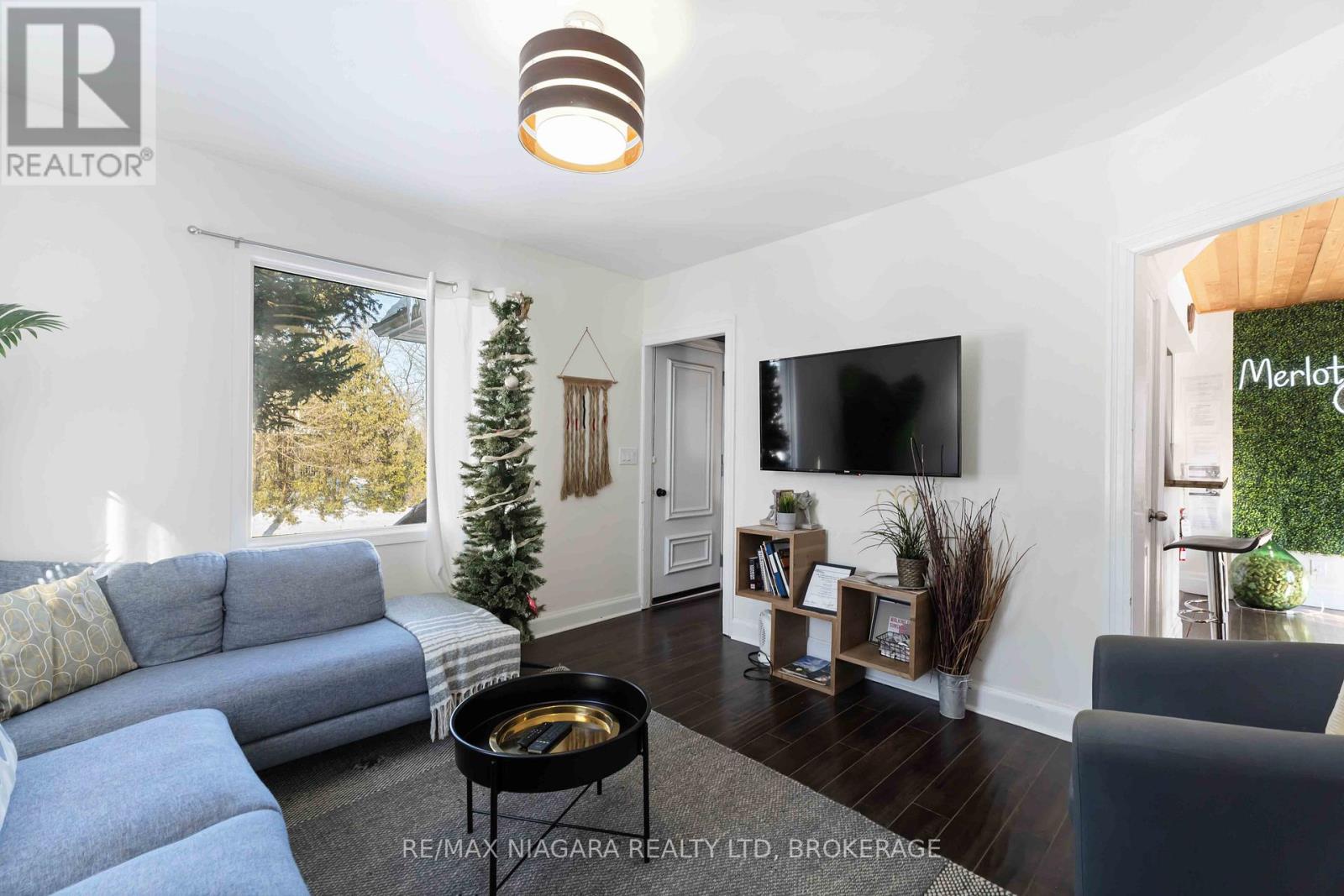 1459 Niagara Stone Road, Niagara-On-The-Lake, Ontario  L0S 1T0 - Photo 4 - X12998092