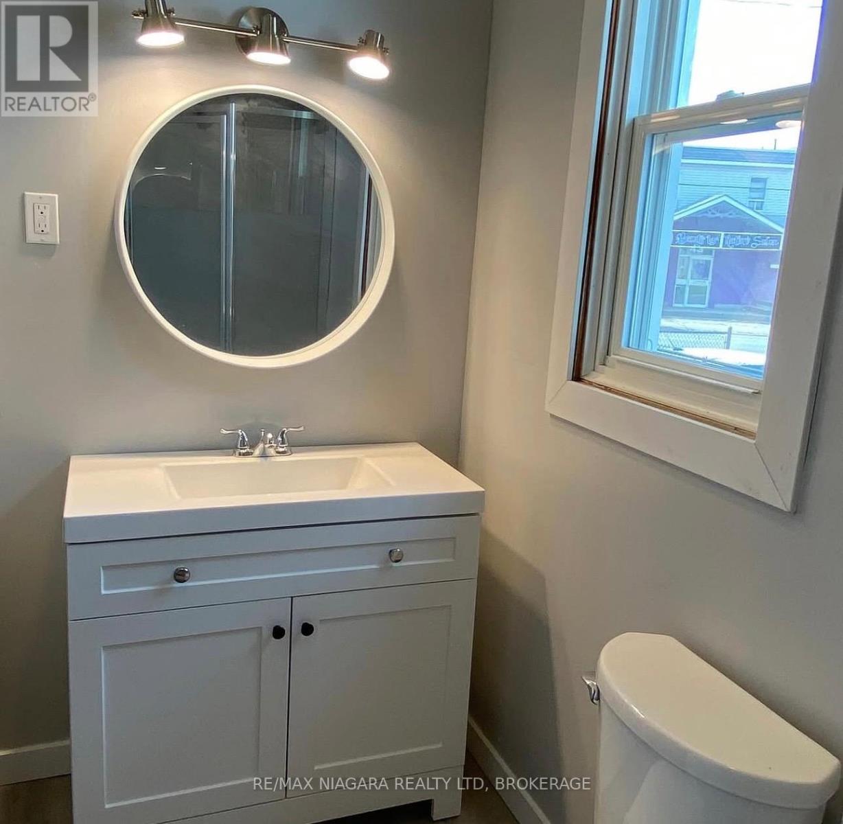 42 Niagara Street, St. Catharines, Ontario  L2R 4K9 - Photo 10 - X12998440