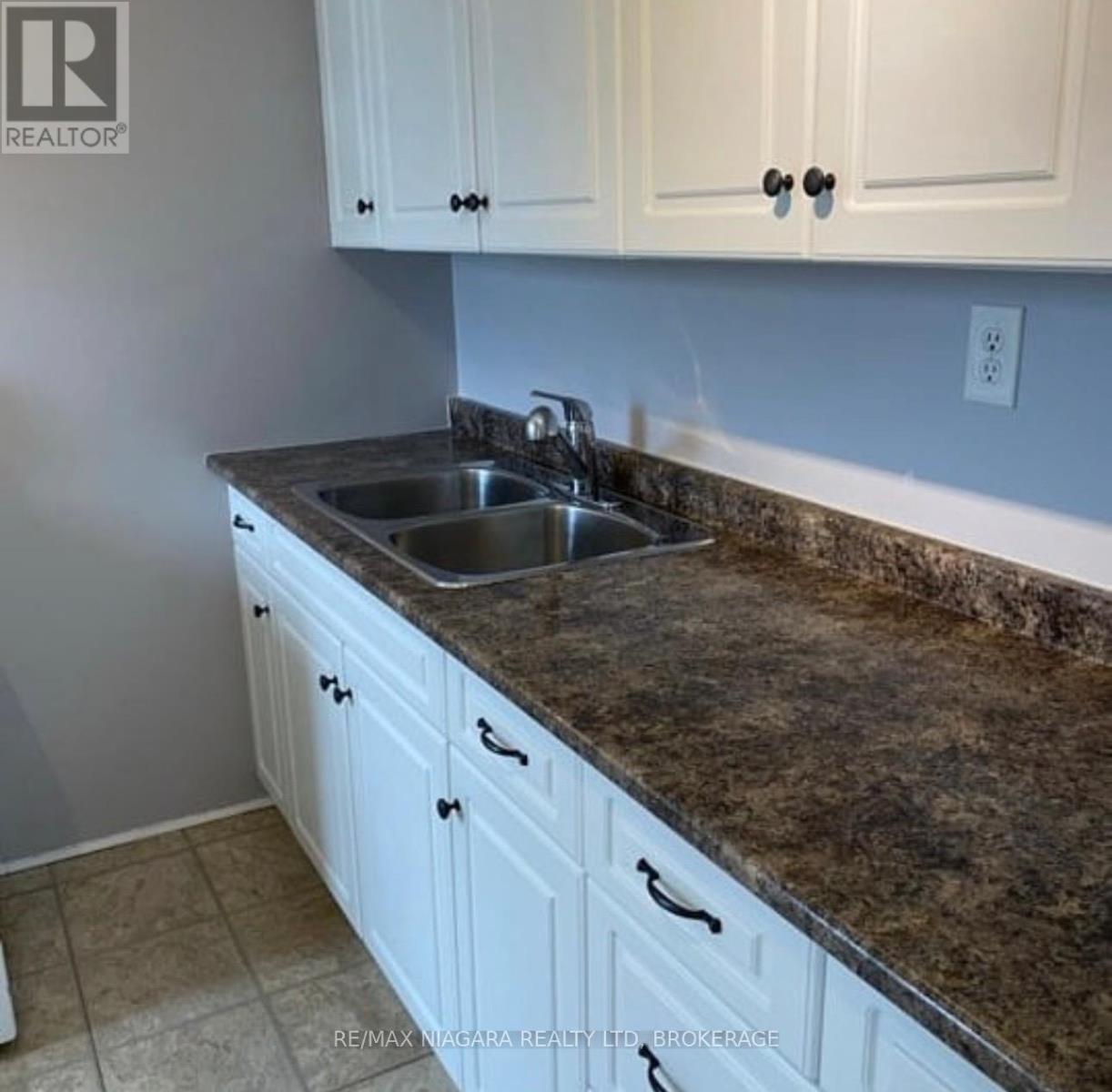 42 Niagara Street, St. Catharines, Ontario  L2R 4K9 - Photo 13 - X12998440