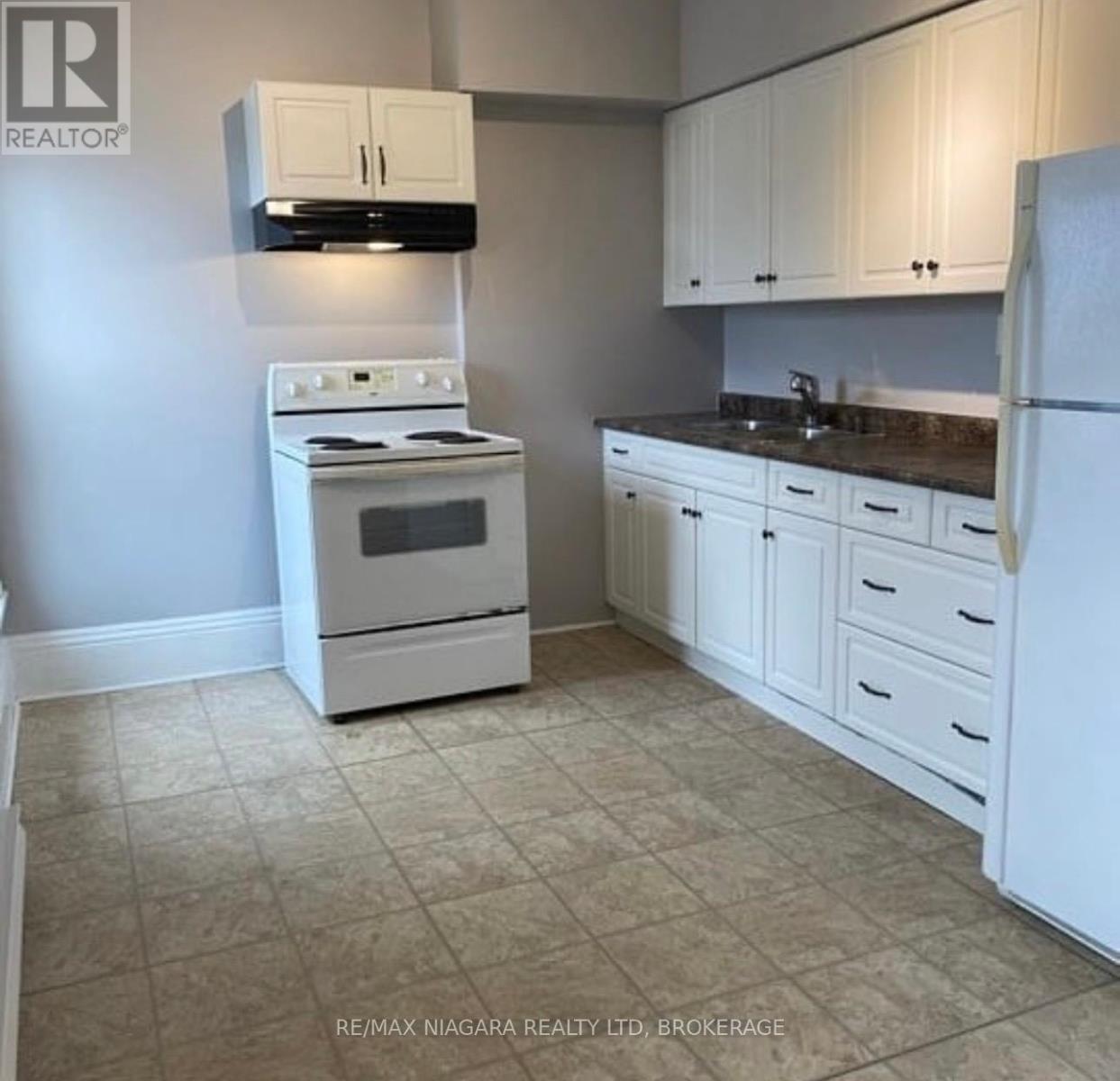 42 Niagara Street, St. Catharines, Ontario  L2R 4K9 - Photo 14 - X12998440