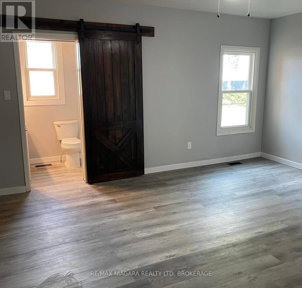 42 Niagara Street, St. Catharines, Ontario  L2R 4K9 - Photo 8 - X12998440