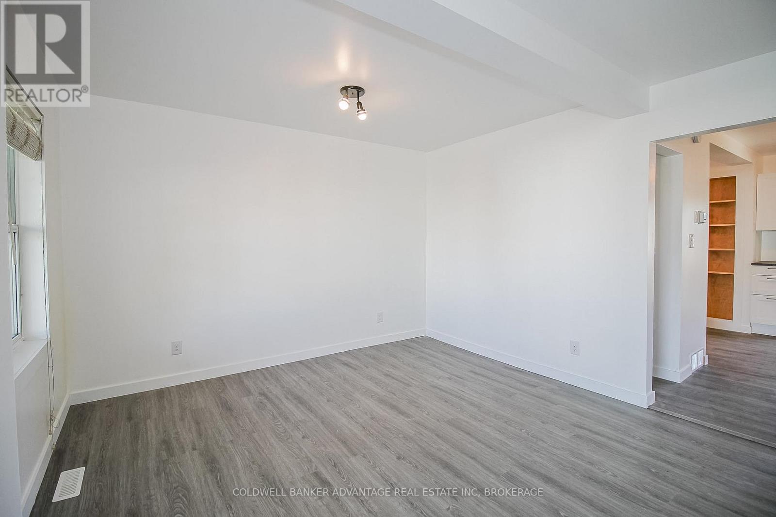 215 Burgar Street, Welland, Ontario  L3B 2T3 - Photo 4 - X13003026