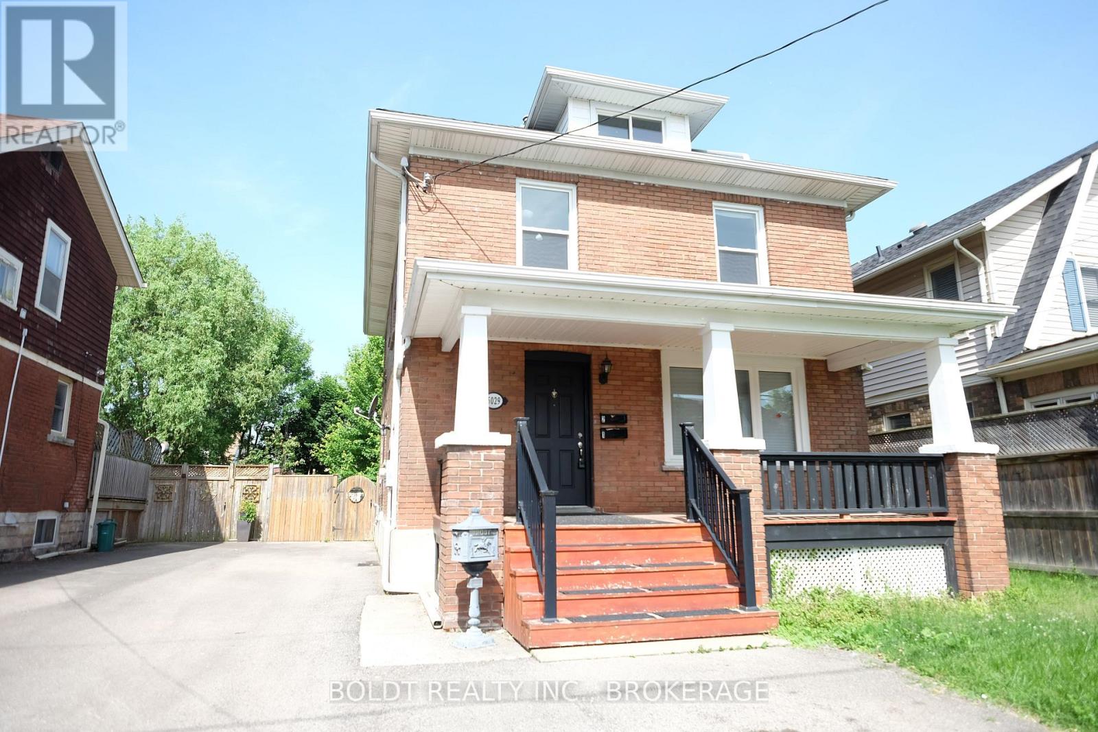 2 - 5029 FOURTH AVENUE, Niagara Falls, Ontario