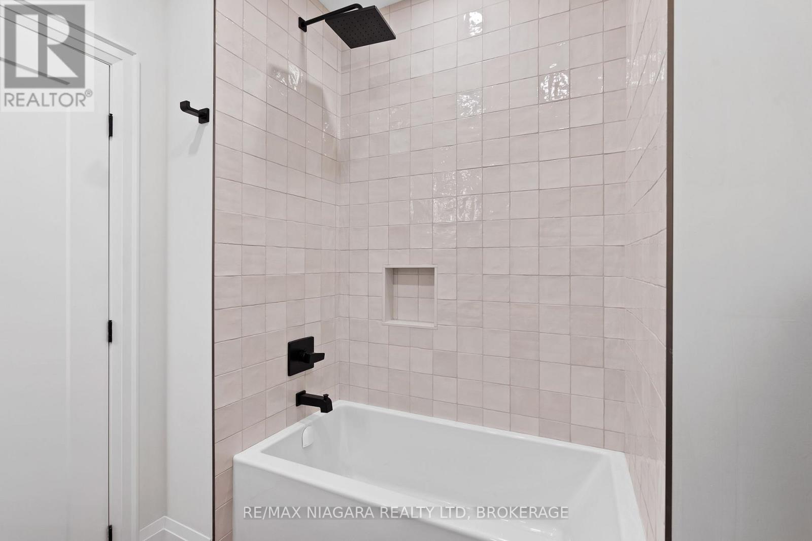 16 Accursi Crescent, Pelham, Ontario  L0S 1E2 - Photo 9 - X13007122