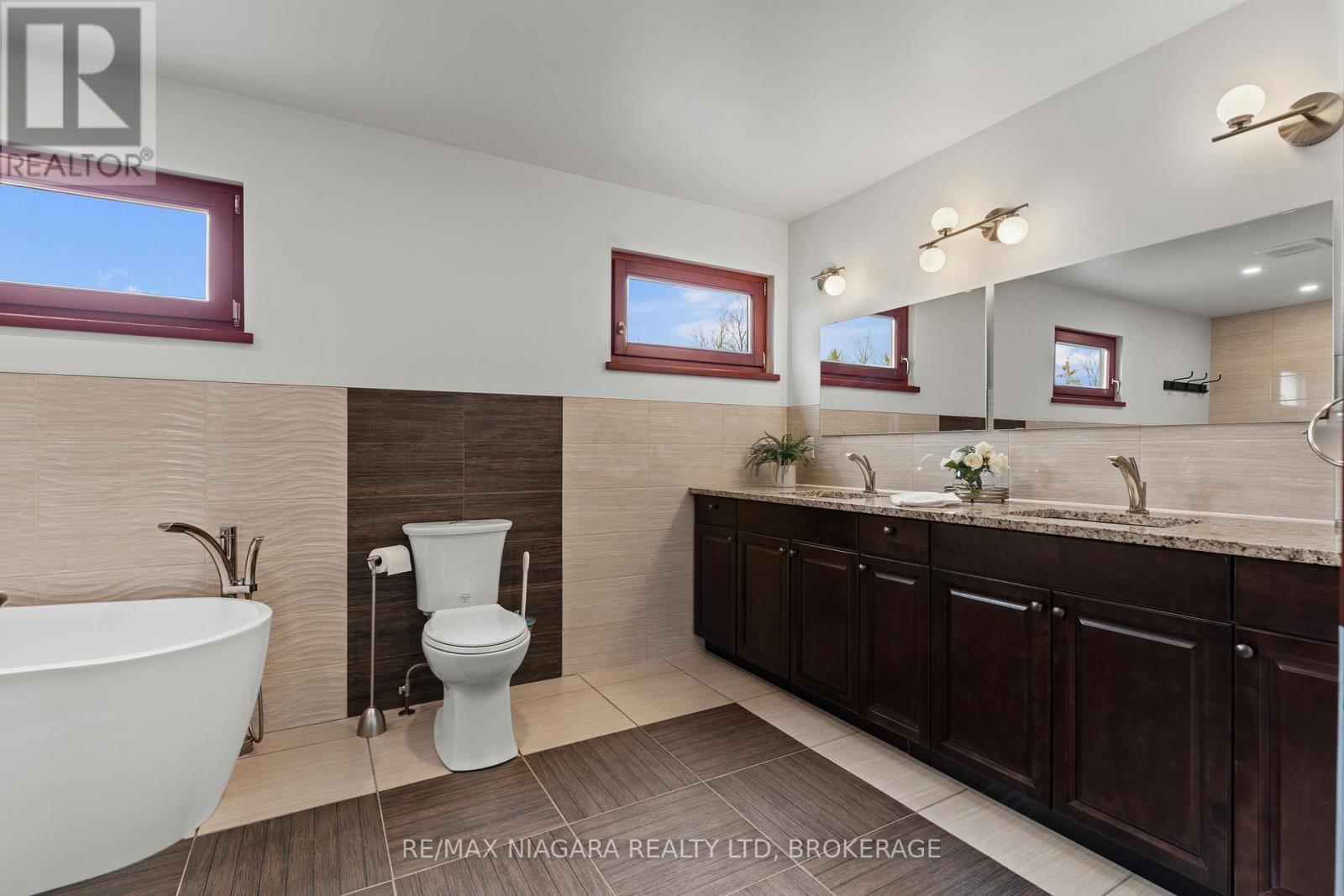 1887 Dominion Road, Fort Erie, Ontario  L0S 1N0 - Photo 35 - X13013032