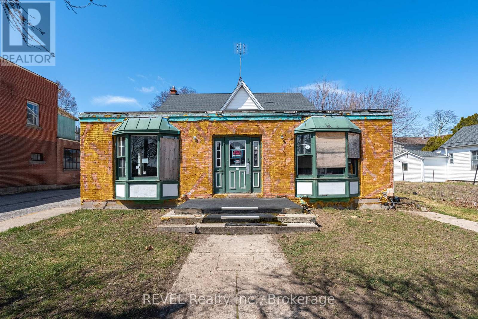 131 Niagara Street, St. Catharines, Ontario  L2R 4L6 - Photo 2 - X13016522