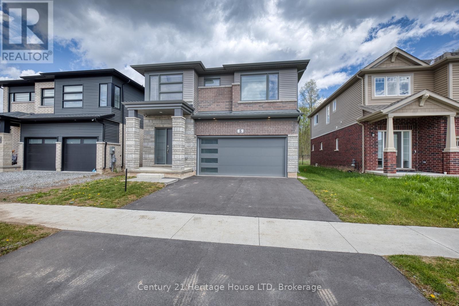 5 Wilson Drive, Thorold, Ontario  L2V 0M3 - Photo 2 - X13028904