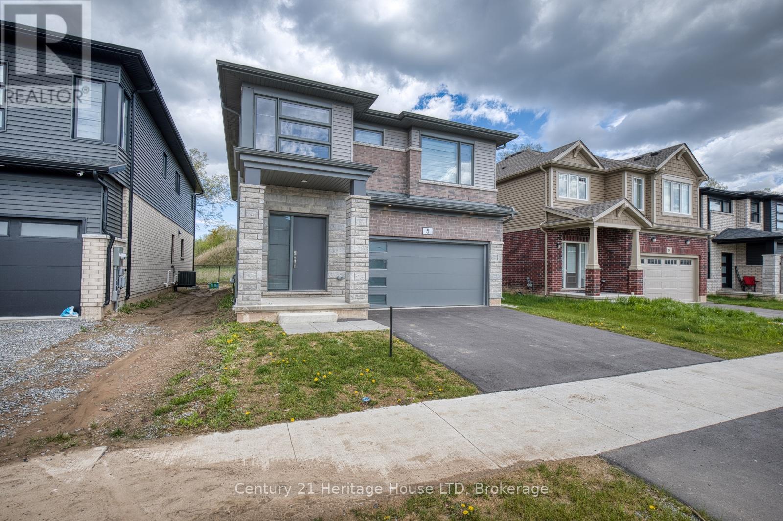 5 Wilson Drive, Thorold, Ontario  L2V 0M3 - Photo 3 - X13028904