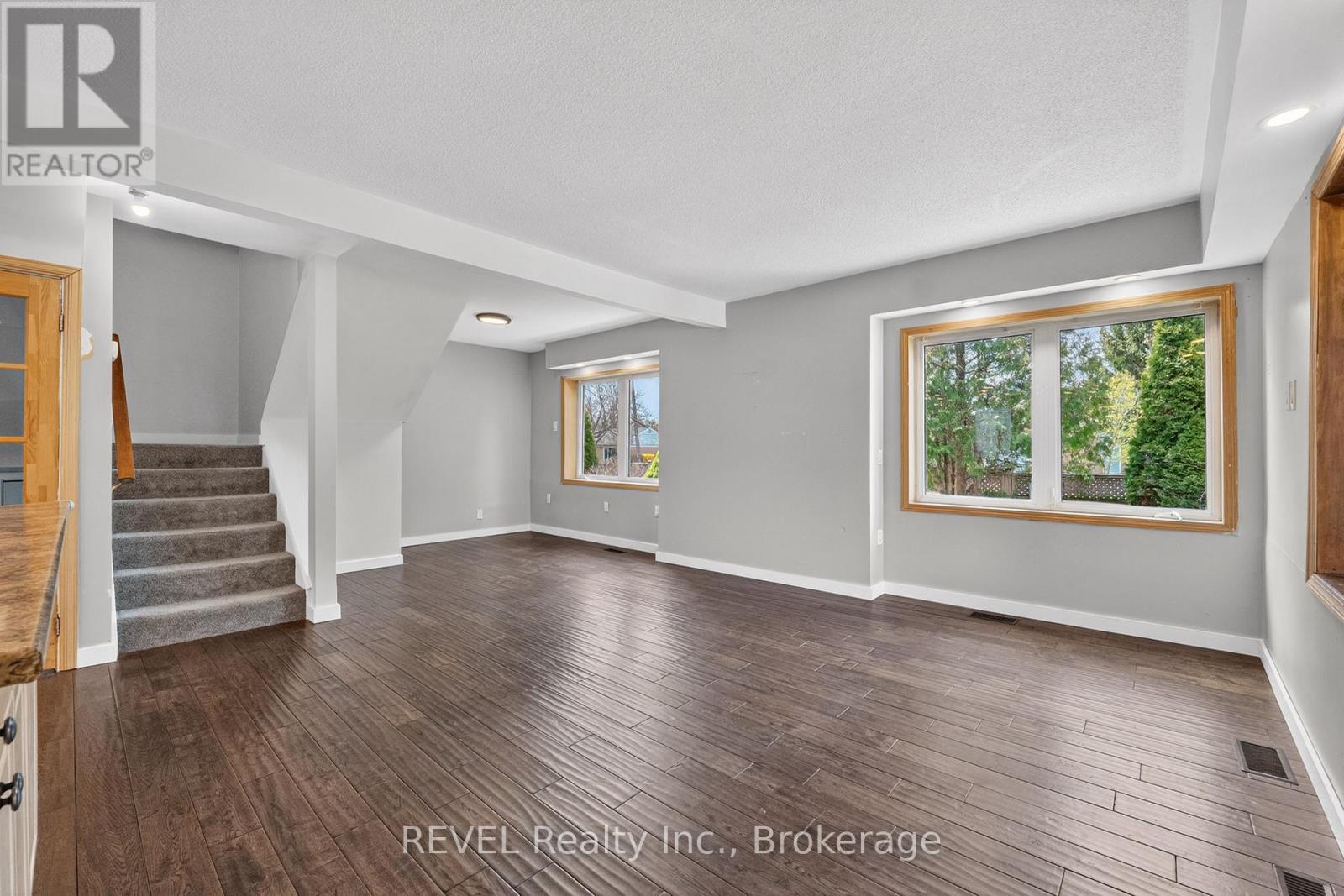 1367 St Marys Crescent, Burlington, Ontario  L7P 1S1 - Photo 15 - W13032520