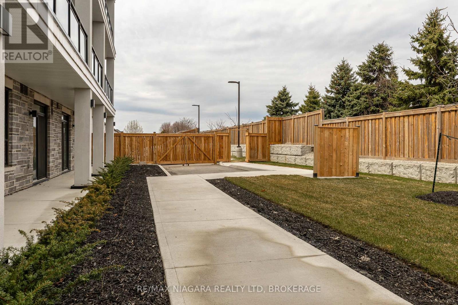 208 - 120 Springvalley Crescent, Hamilton, Ontario  L9C 0G2 - Photo 48 - X13040308