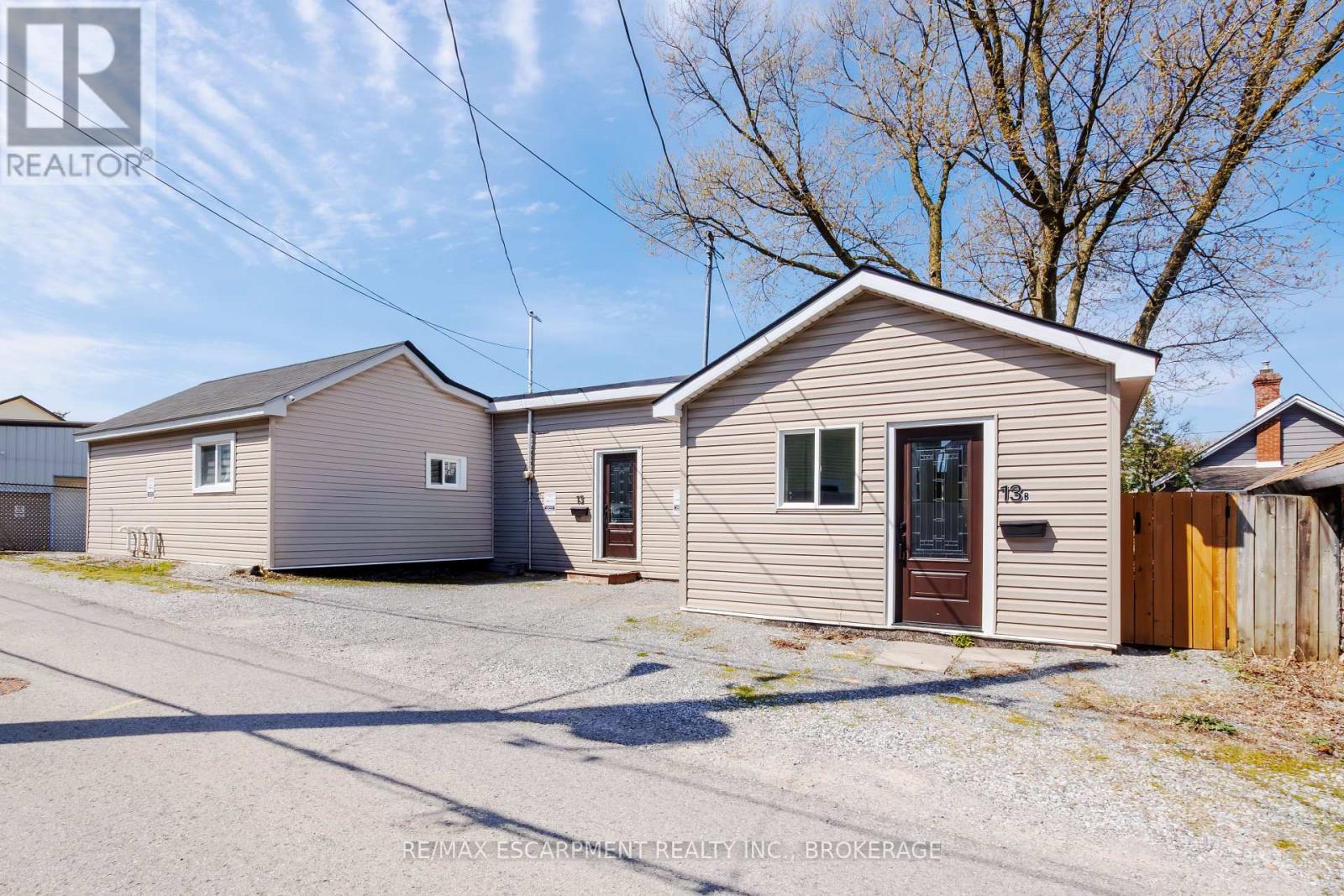 13 CHESTNUT LANE, St. Catharines, Ontario