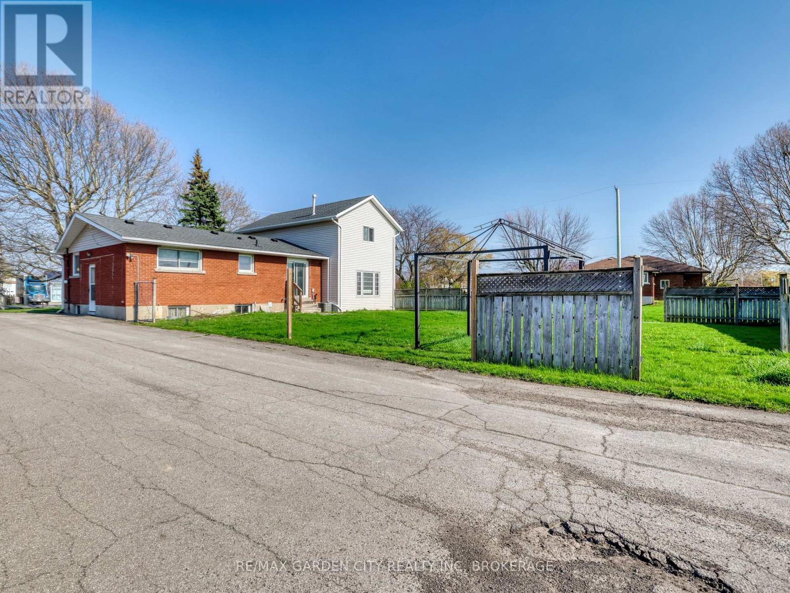 228-234 Read Road, St. Catharines, Ontario  L2R 7K6 - Photo 11 - X13061248
