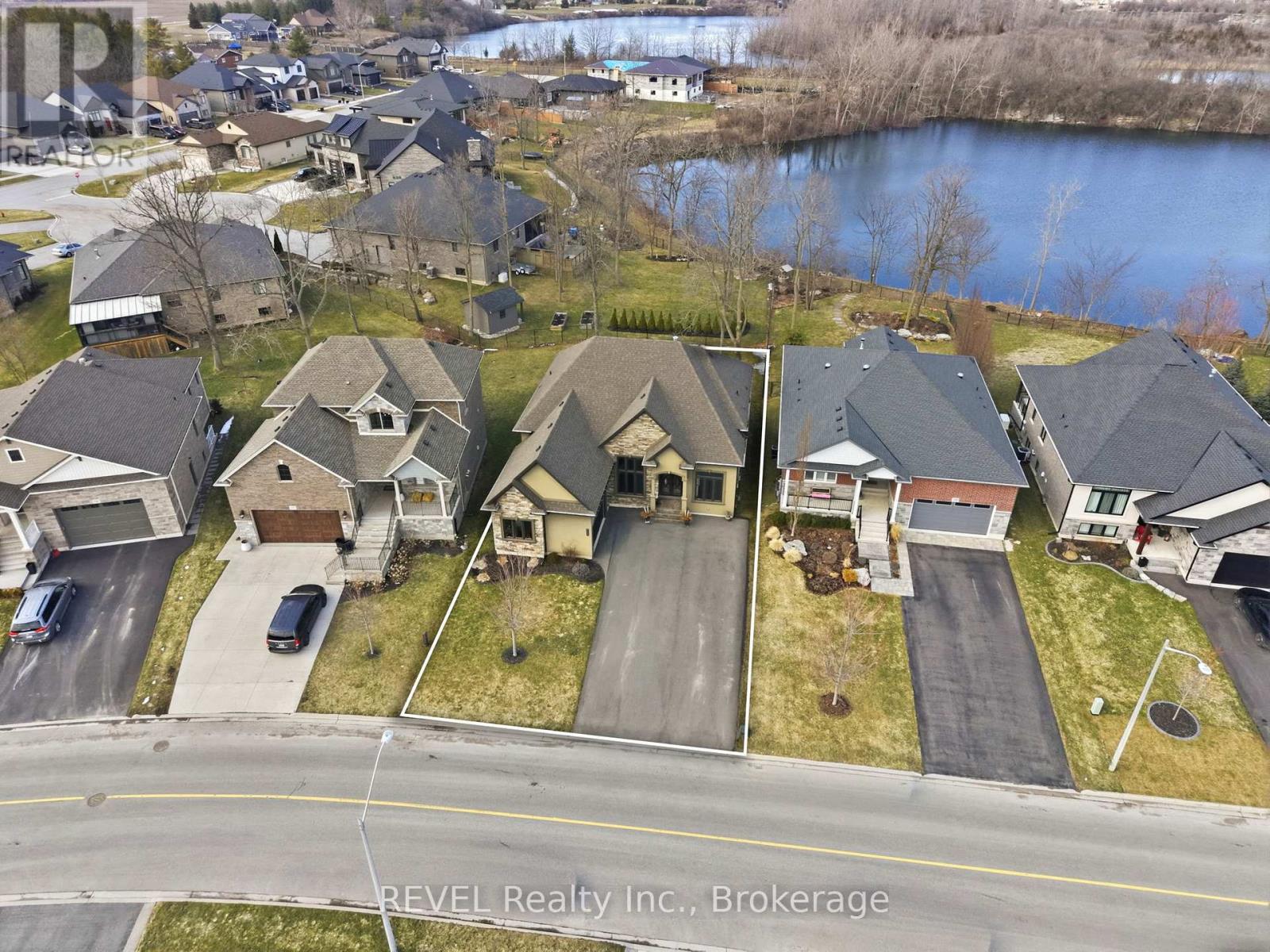 713 Clarence Street, Port Colborne, Ontario  L3K 6B8 - Photo 2 - X13062512