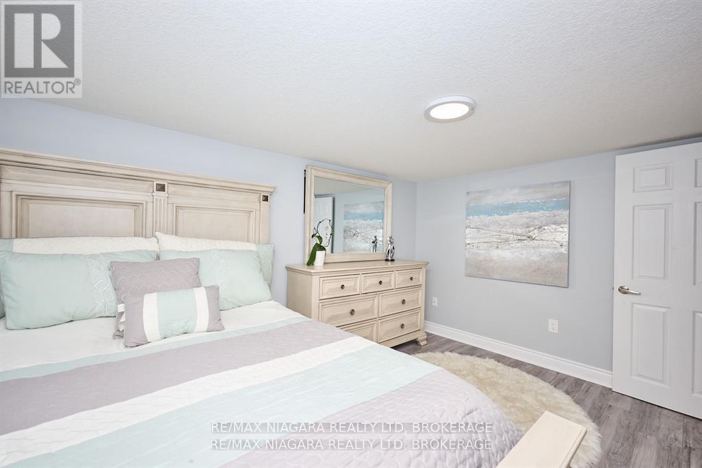 5667 Montrose Road, Niagara Falls, Ontario  L2H 1K9 - Photo 17 - X13074238