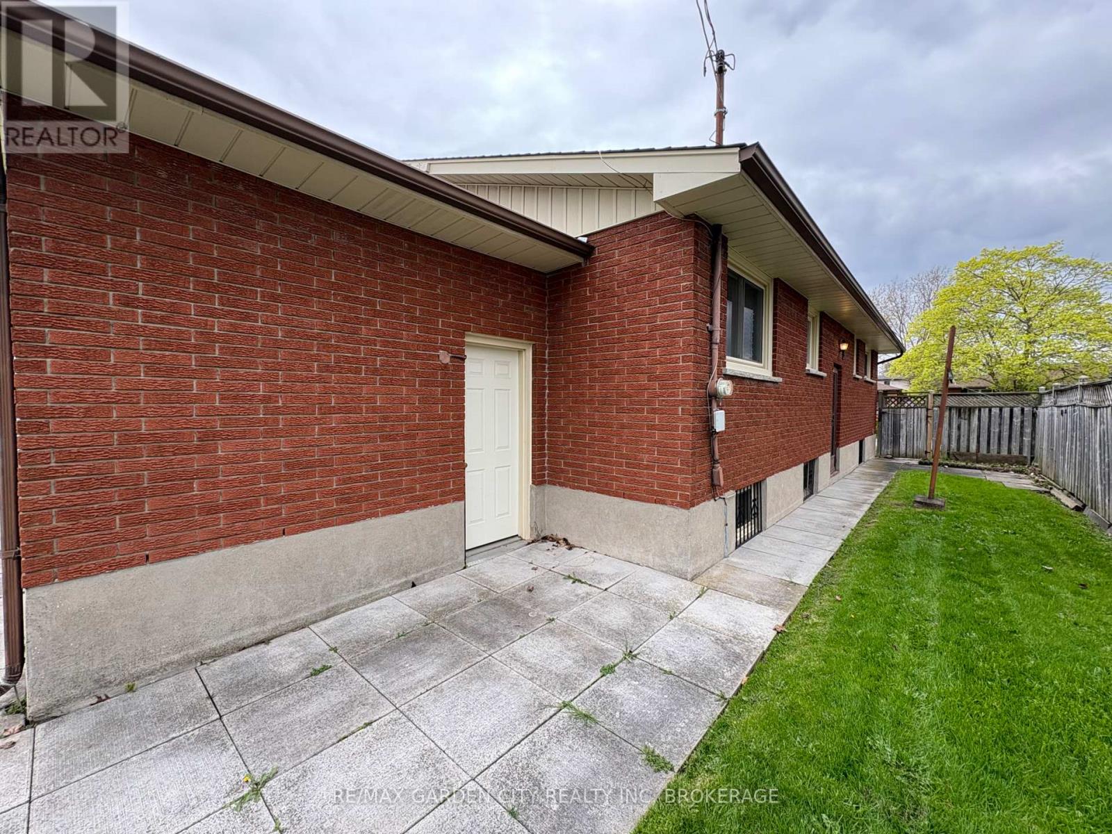 69 Strathmore Crescent, Welland, Ontario  L3B 1B9 - Photo 4 - X13074490