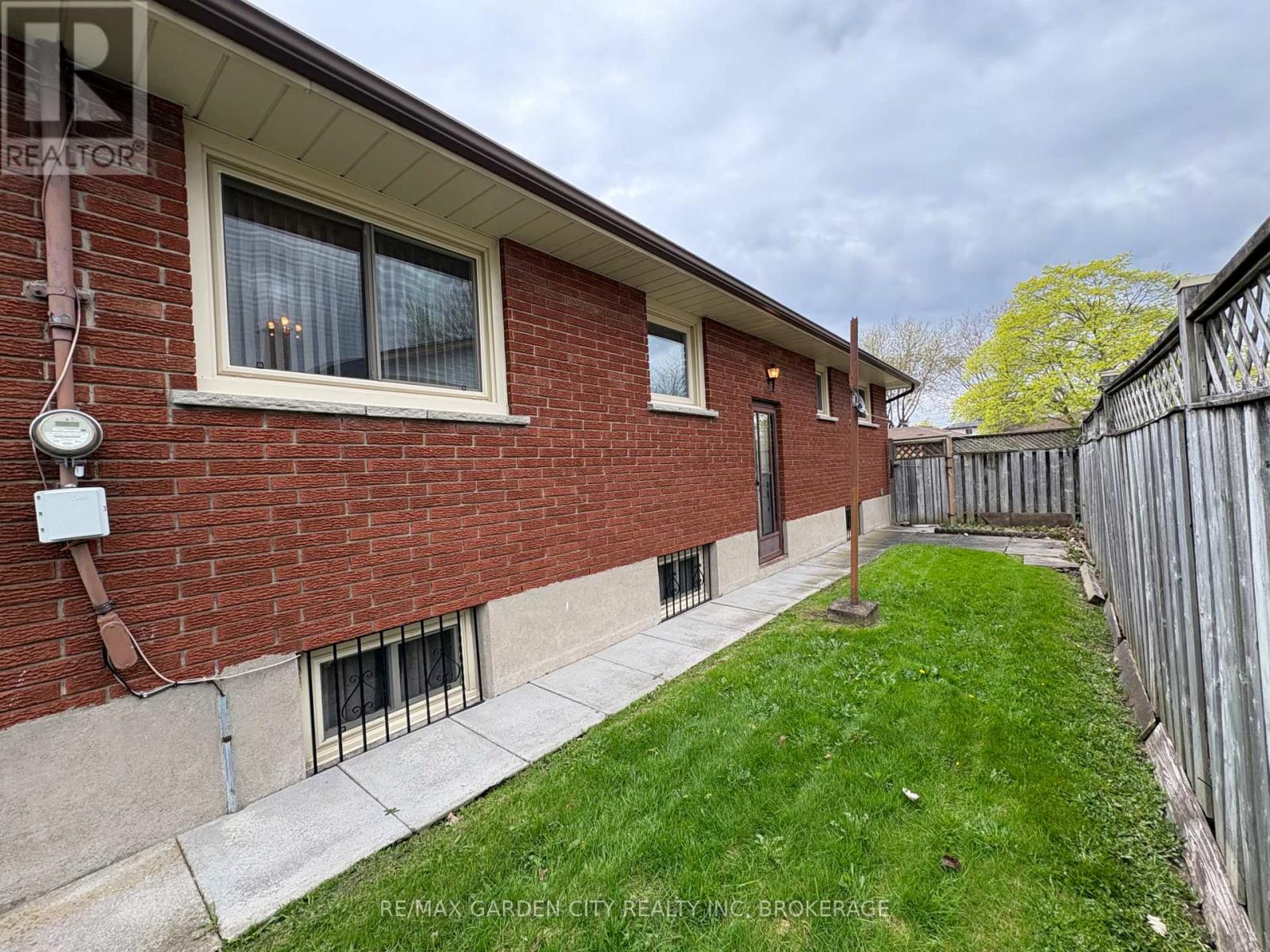 69 Strathmore Crescent, Welland, Ontario  L3B 1B9 - Photo 5 - X13074490