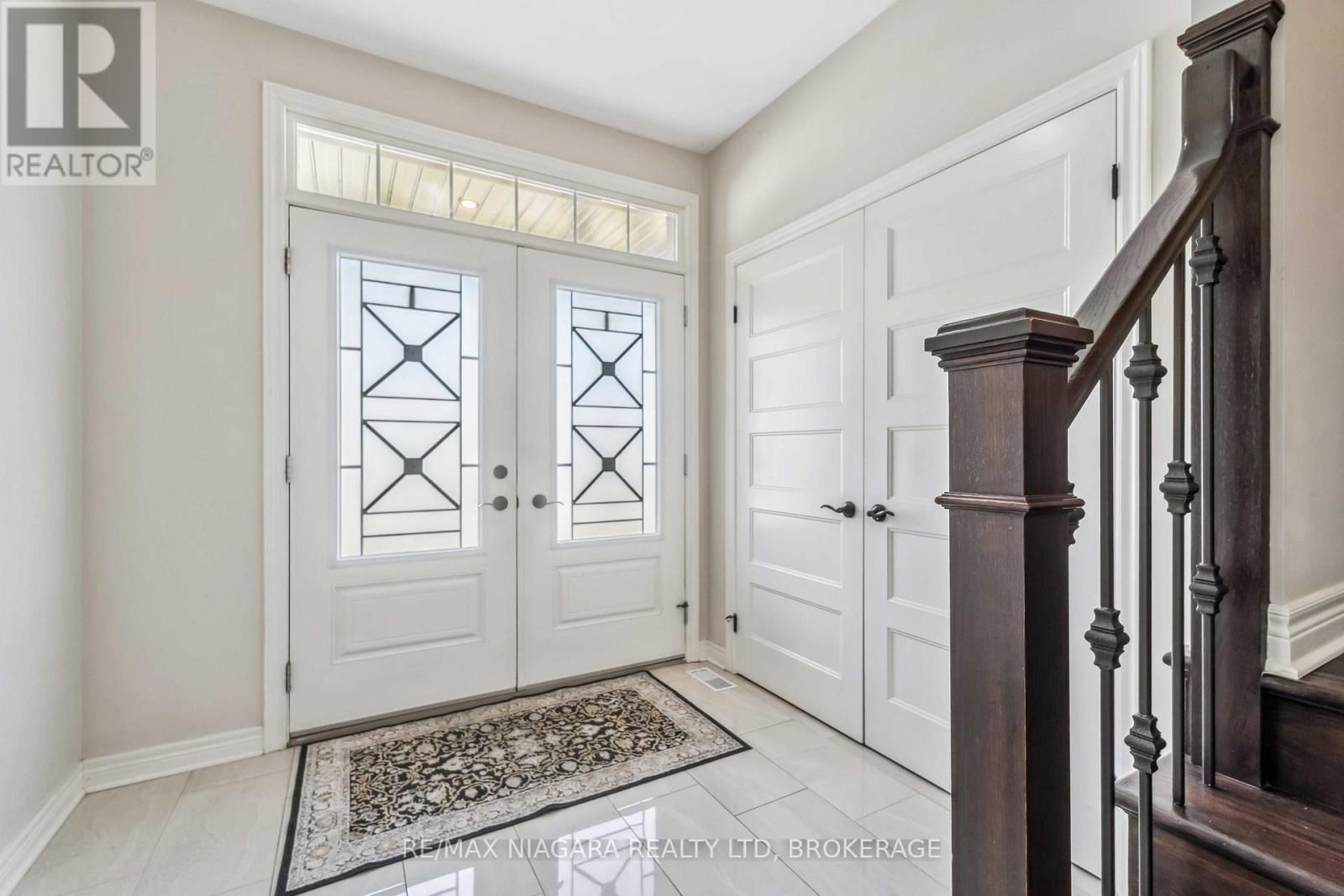 1 Hopkins Street, Thorold, Ontario  L2V 0E6 - Photo 2 - X13075096