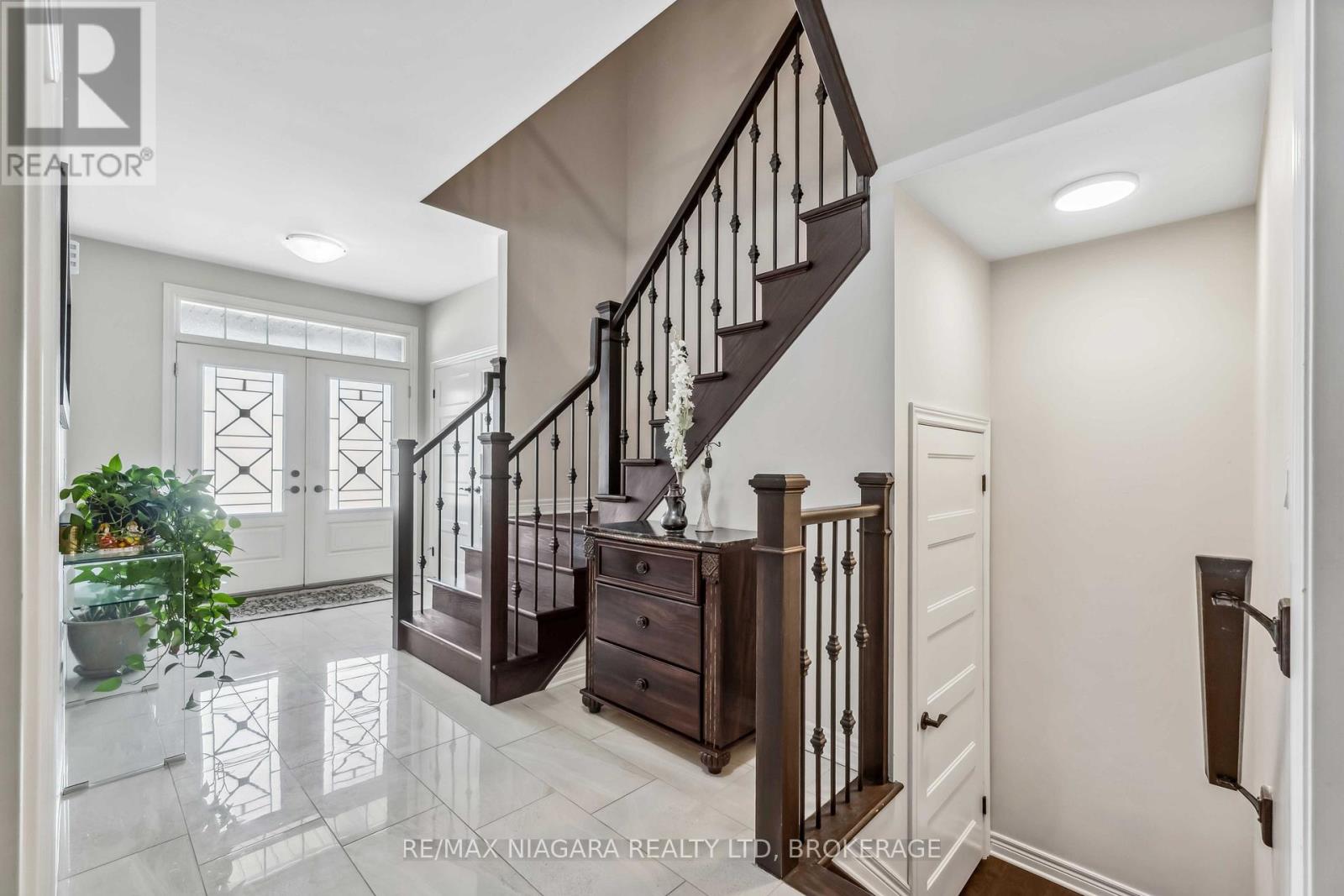 1 Hopkins Street, Thorold, Ontario  L2V 0E6 - Photo 4 - X13075096