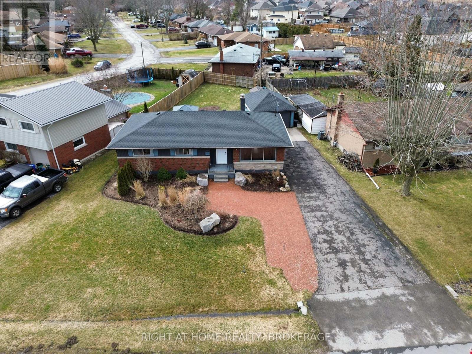 105 Glenwood Parkway, Welland, Ontario  L3B 5M7 - Photo 2 - X13077774
