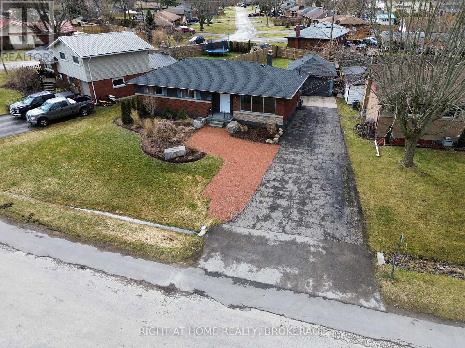 105 Glenwood Parkway, Welland, Ontario  L3B 5M7 - Photo 3 - X13077774