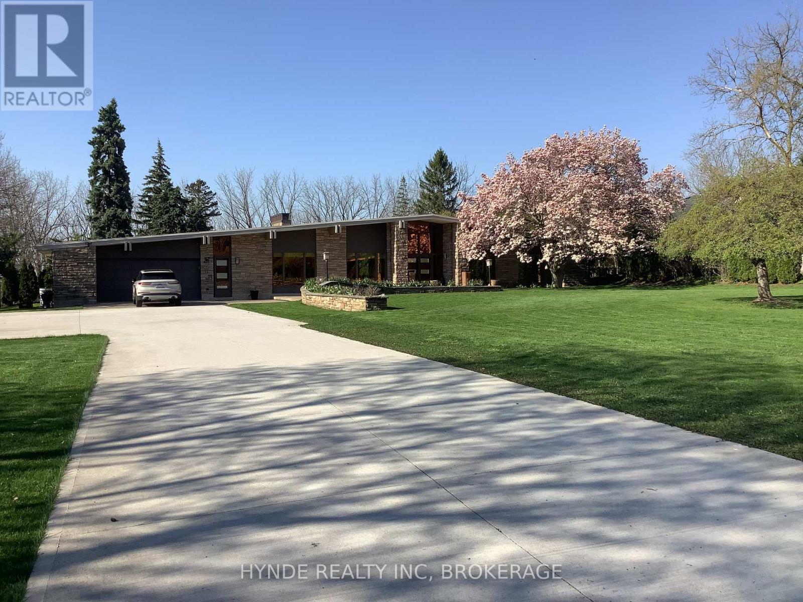 24 WOODMOUNT DR DRIVE, St. Catharines, Ontario