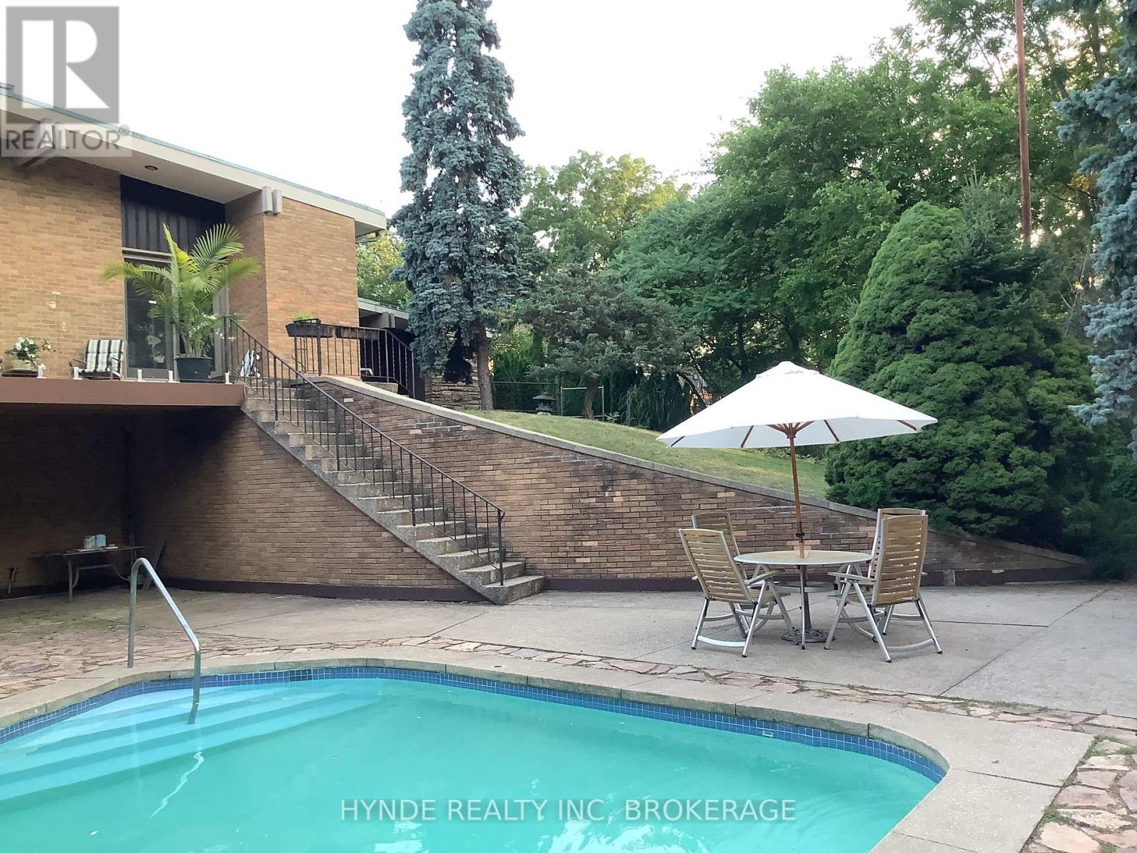 24 Woodmount Dr Drive, St. Catharines, Ontario  L2T 2X9 - Photo 18 - X13091824