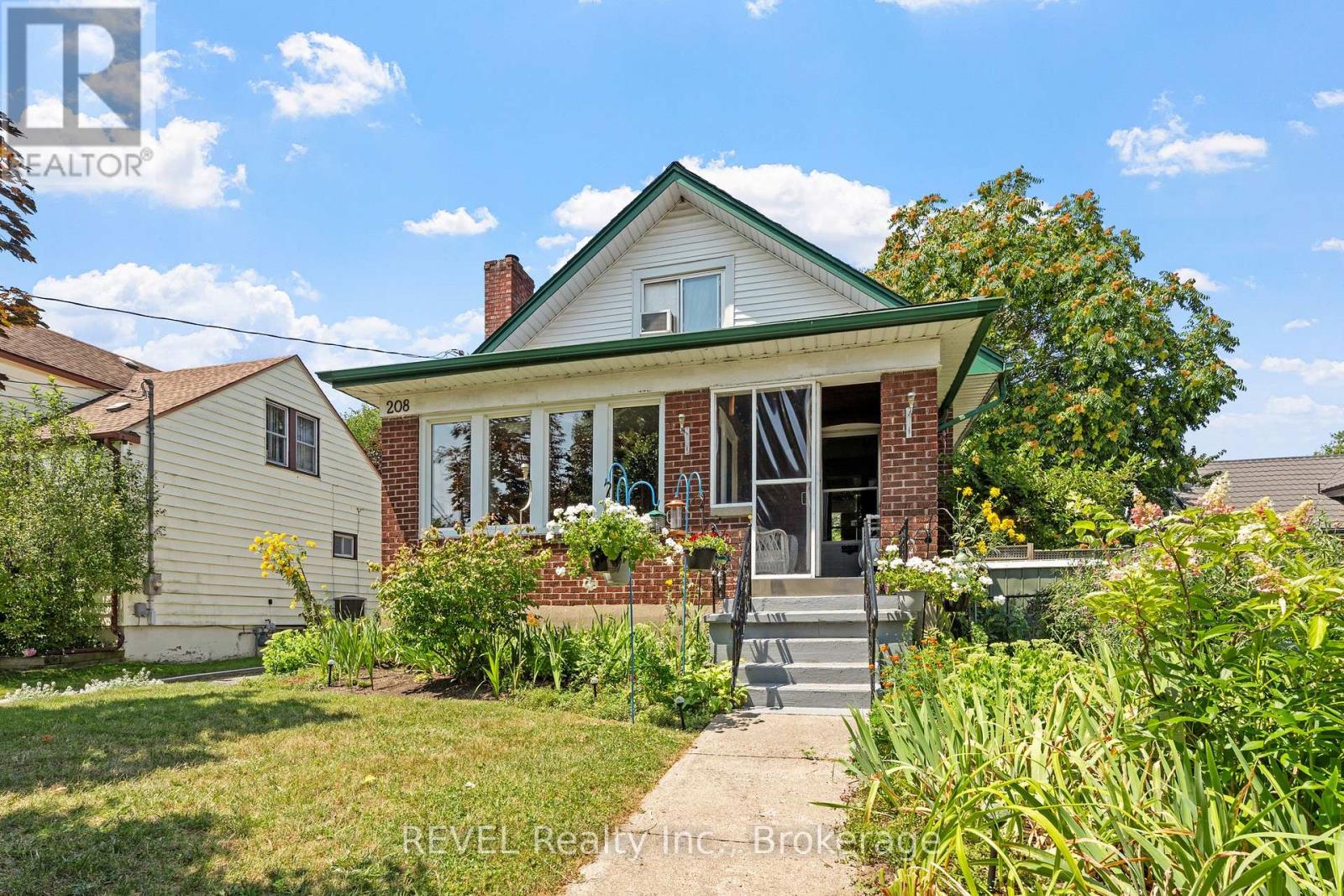 208 North Street, Fort Erie, Ontario  L2A 3R8 - Photo 2 - X13095138