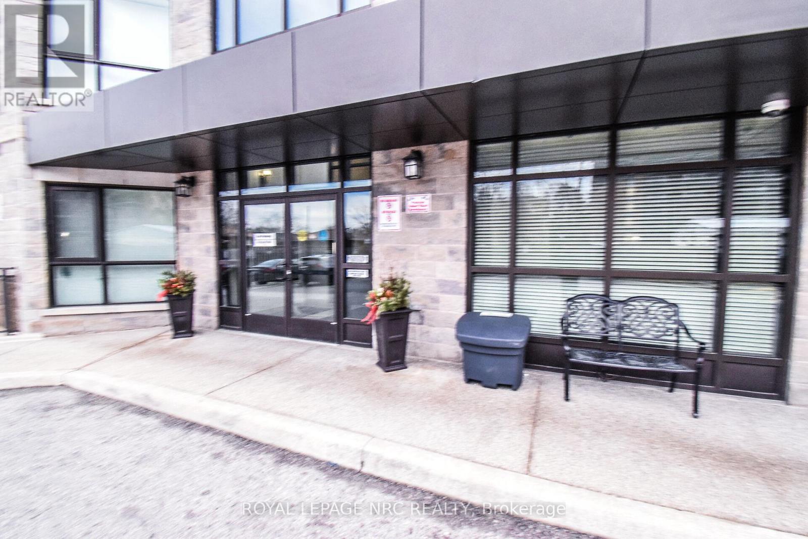305 - 379 Scott Street, St. Catharines, Ontario  L2M 3W2 - Photo 2 - X13095460