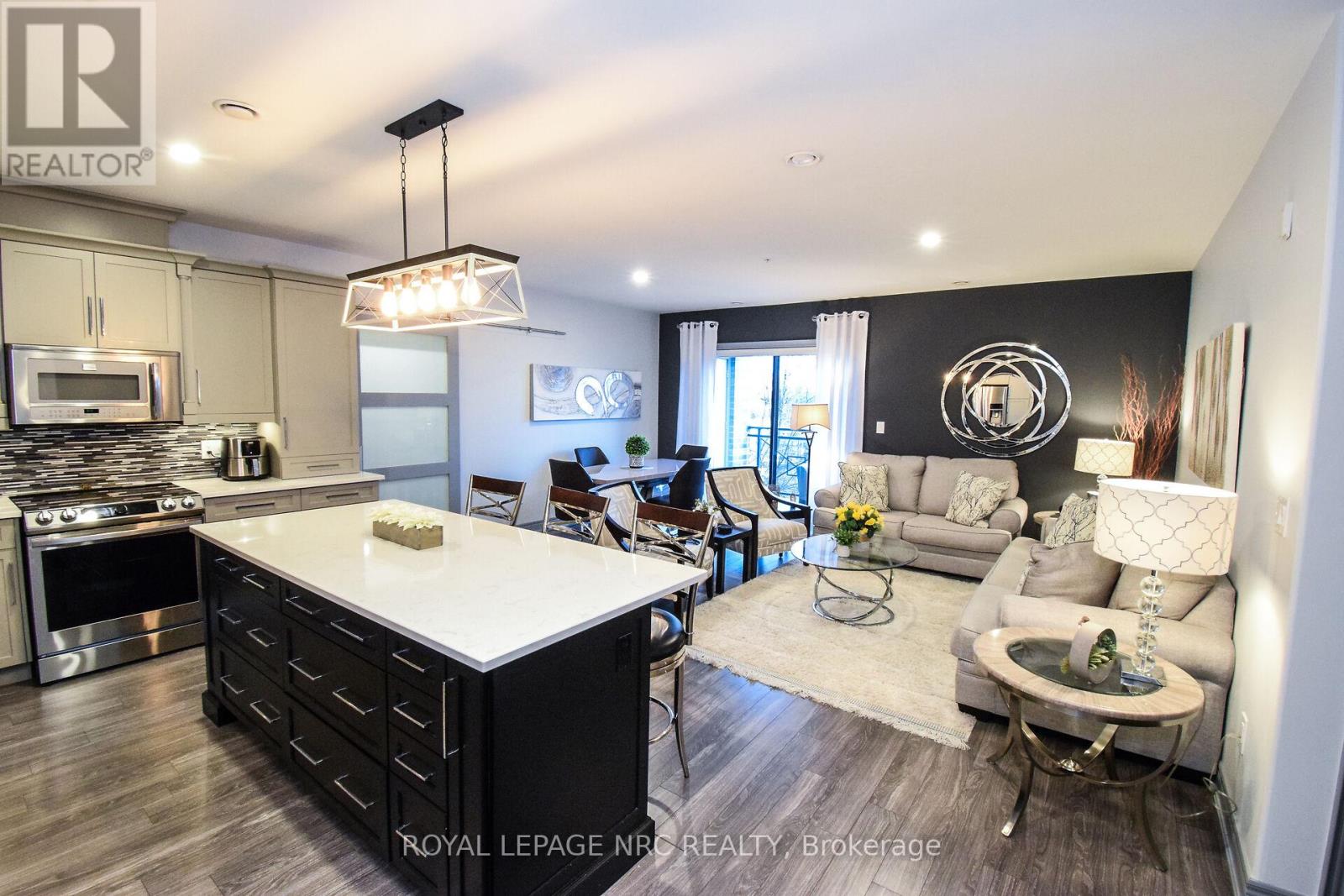305 - 379 Scott Street, St. Catharines, Ontario  L2M 3W2 - Photo 3 - X13095460