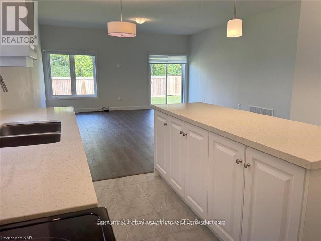 11 Beachwalk Crescent, Fort Erie, Ontario  L0S 1N0 - Photo 12 - X13096724