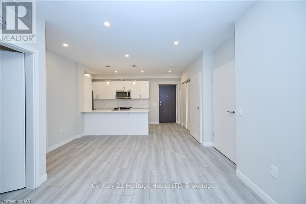 704 - 118 West Street, Port Colborne, Ontario  L3K 4E6 - Photo 6 - X13098520