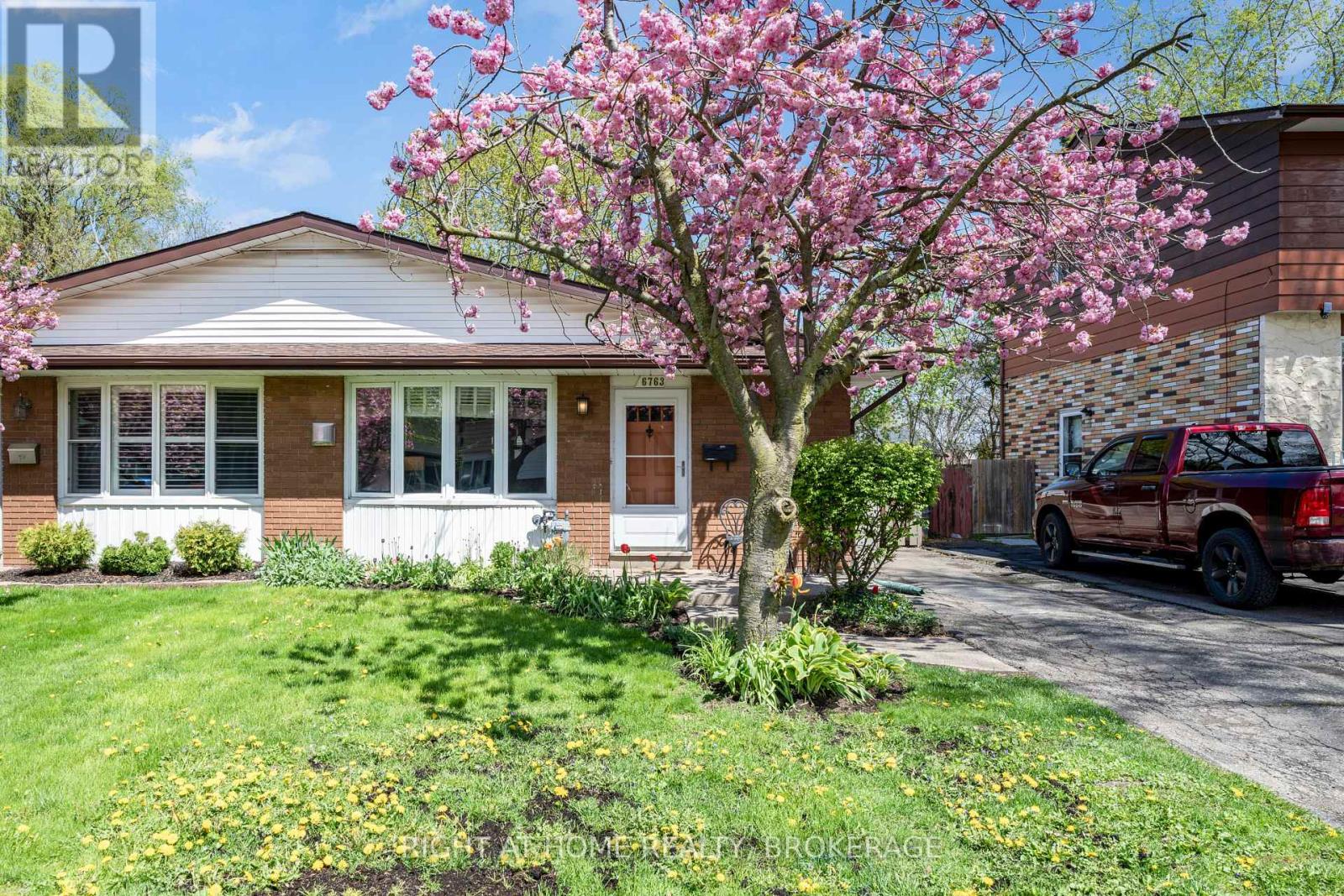 6763 Wilinger Street, Niagara Falls, Ontario  L2J 2B4 - Photo 2 - X13102450