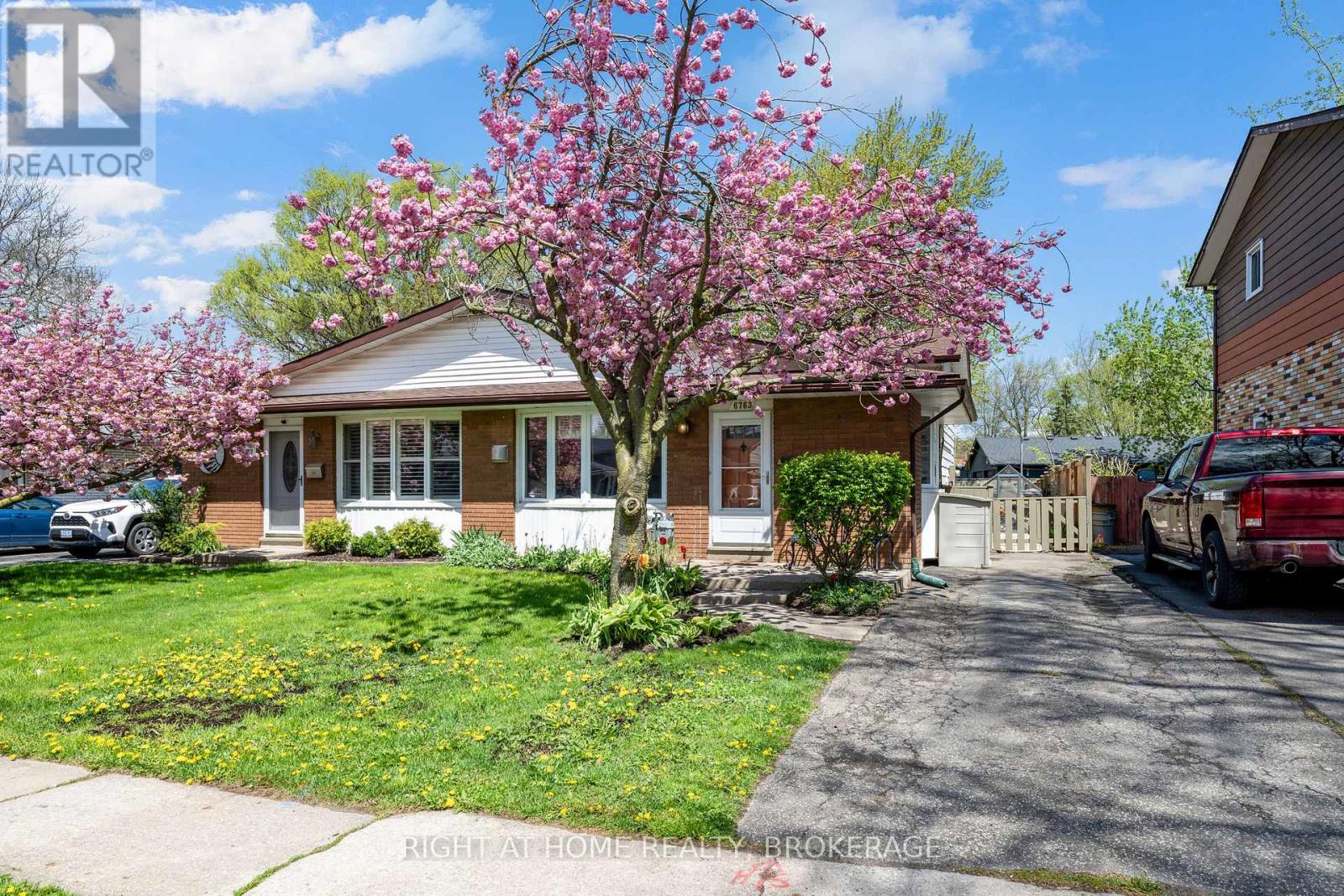 6763 Wilinger Street, Niagara Falls, Ontario  L2J 2B4 - Photo 3 - X13102450
