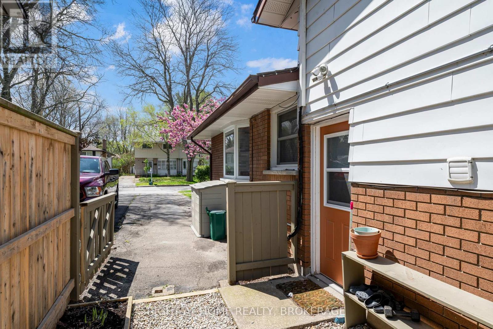 6763 Wilinger Street, Niagara Falls, Ontario  L2J 2B4 - Photo 36 - X13102450