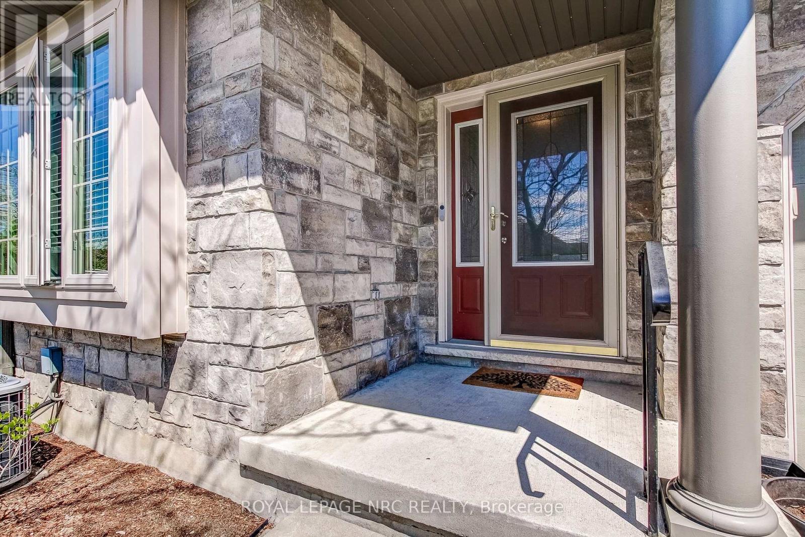 11 Rose Glen Crescent, Niagara-On-The-Lake, Ontario  L0S 1T0 - Photo 2 - X13102980