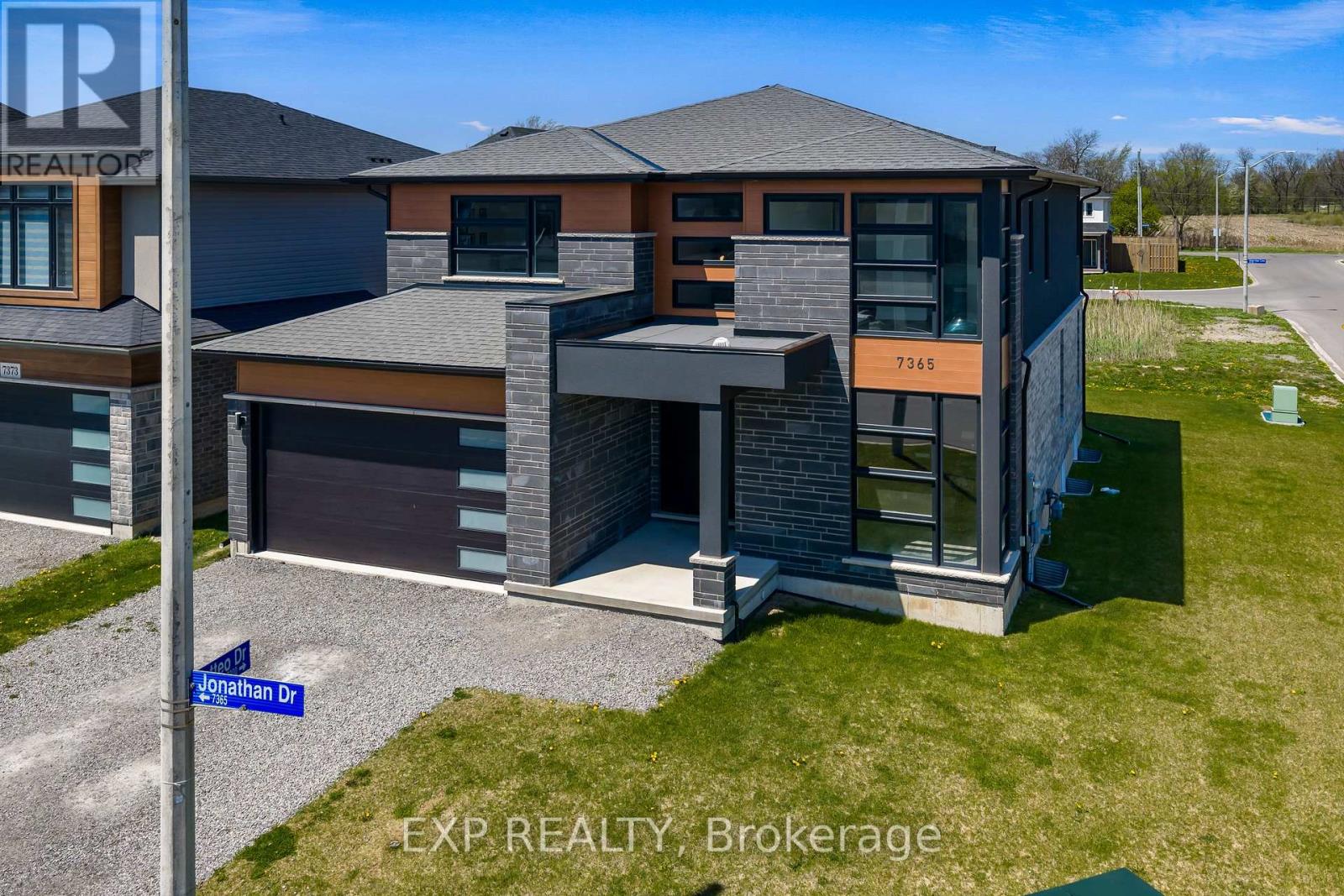 7365 Jonathan Drive, Niagara Falls, Ontario  L2H 3T3 - Photo 3 - X13104388