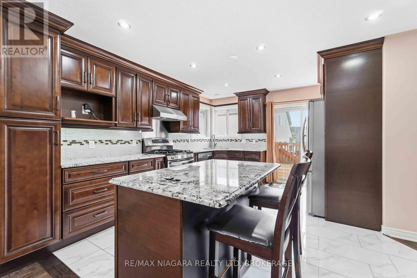 8253 Costabile Drive, Niagara Falls, Ontario  L2H 3L2 - Photo 7 - X13106652