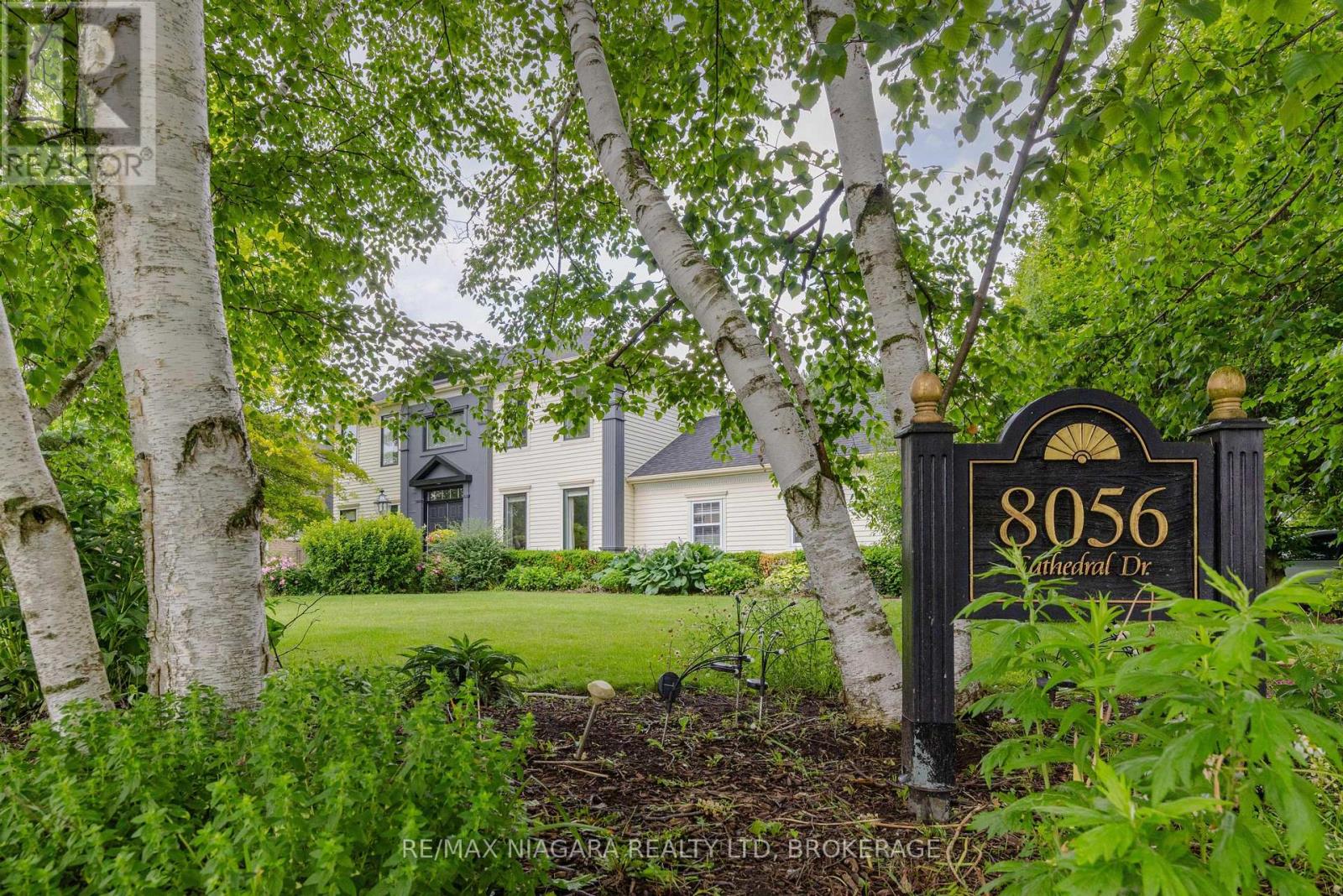 8056 Cathedral Drive, Niagara Falls, Ontario  L2H 2Z2 - Photo 4 - X13106656