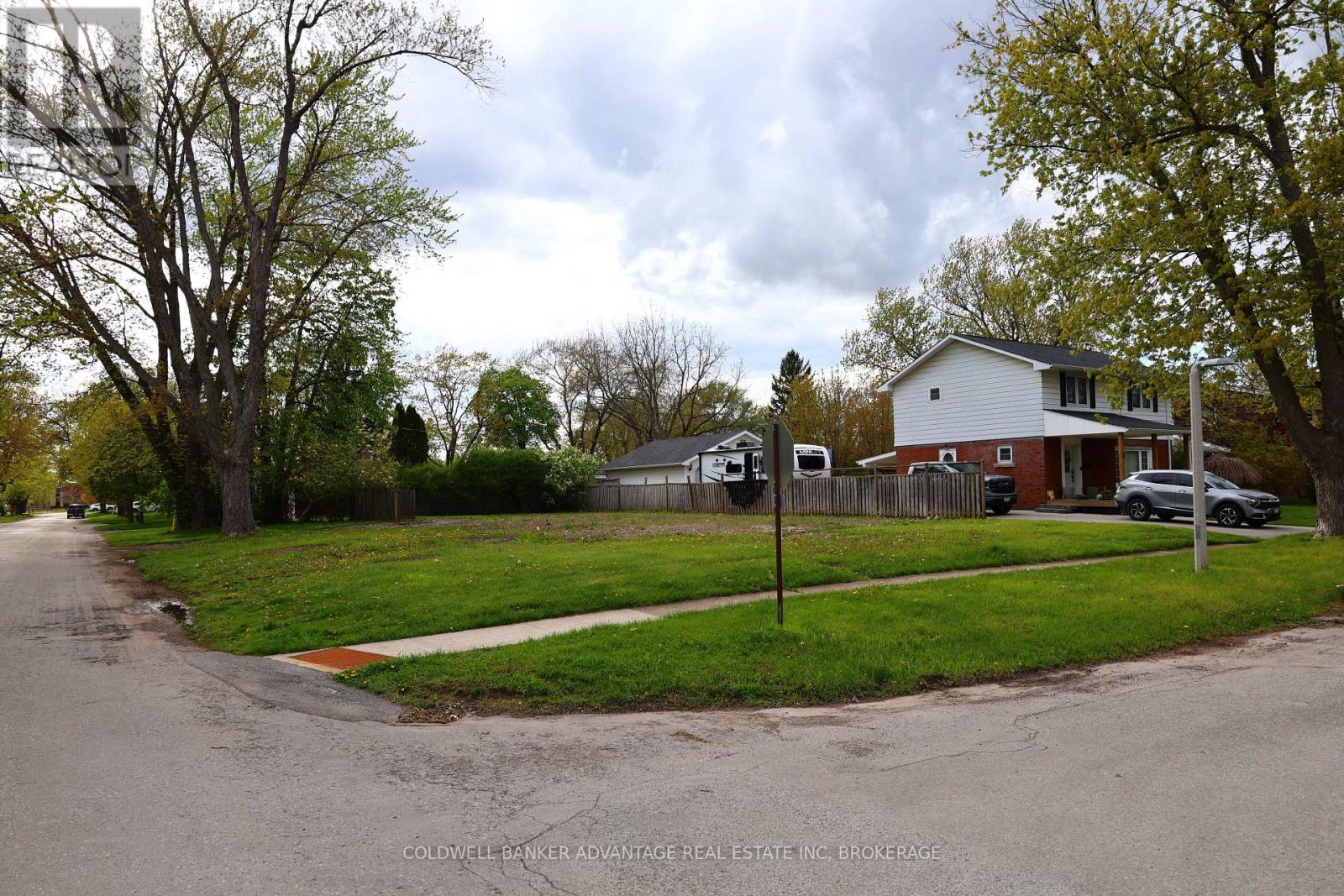74 Summit Avenue, Welland, Ontario  L3C 4G7 - Photo 2 - X13109574